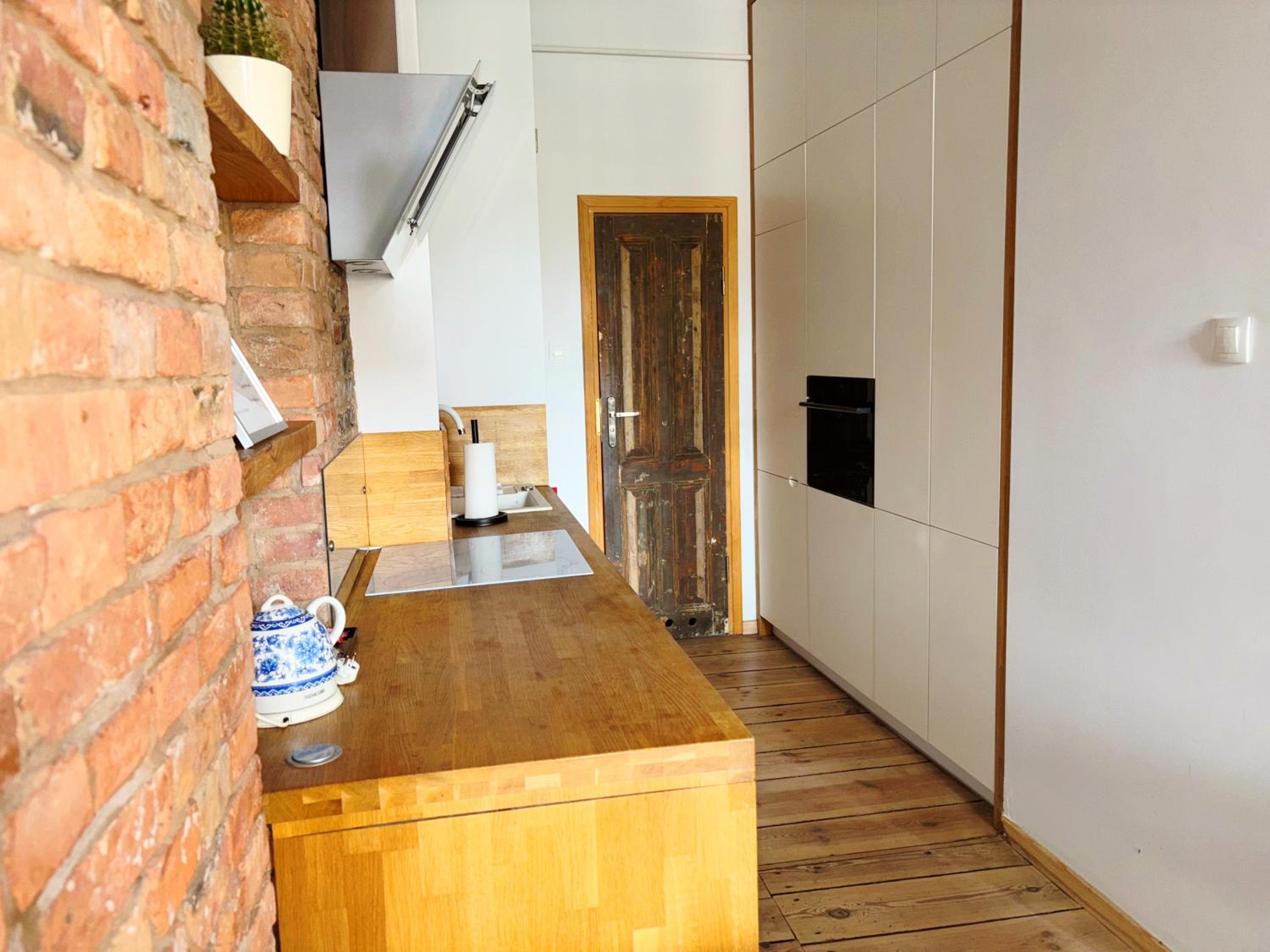 Deluxe One-Bedroom Apartment with City View - Photo 6