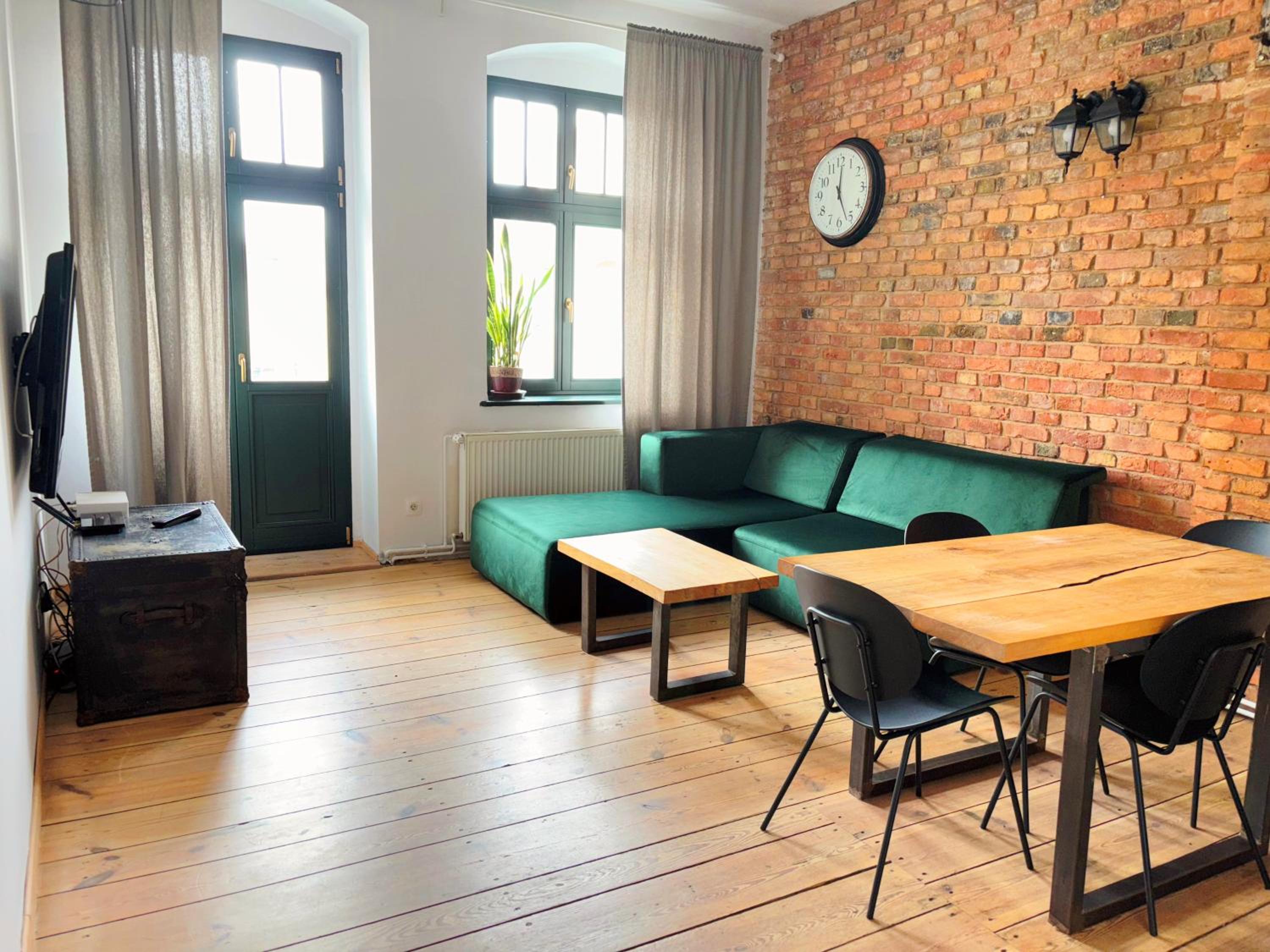 Deluxe One-Bedroom Apartment with City View - Photo 1