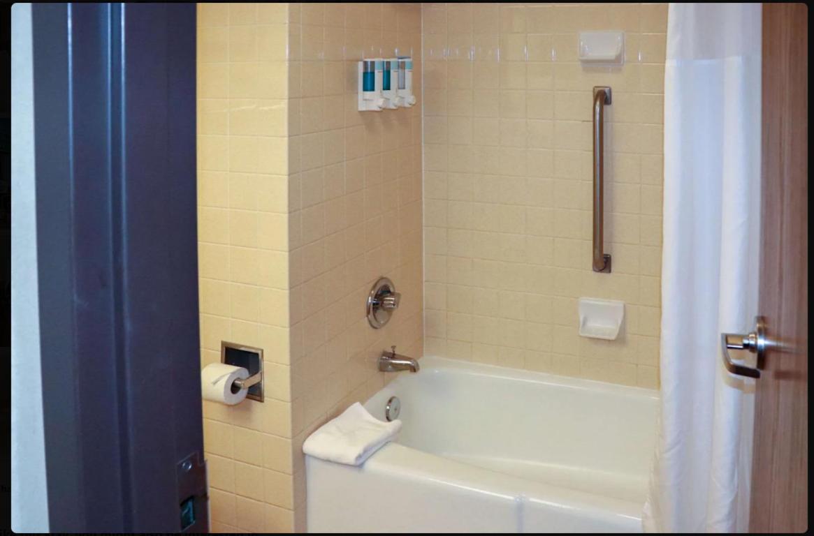 King Room with Tub - Disability Access/Non Smoking - Photo 1