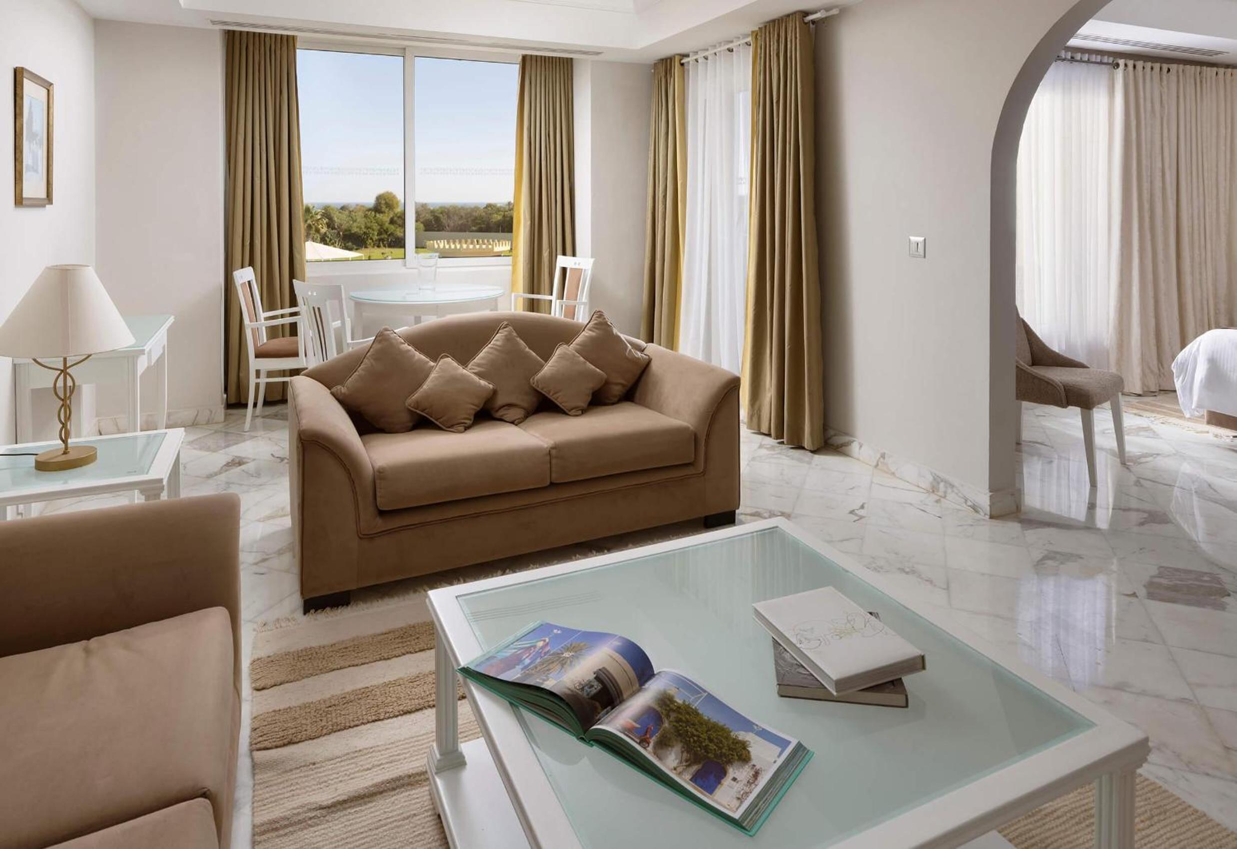 Deluxe King Suite - Photo 3