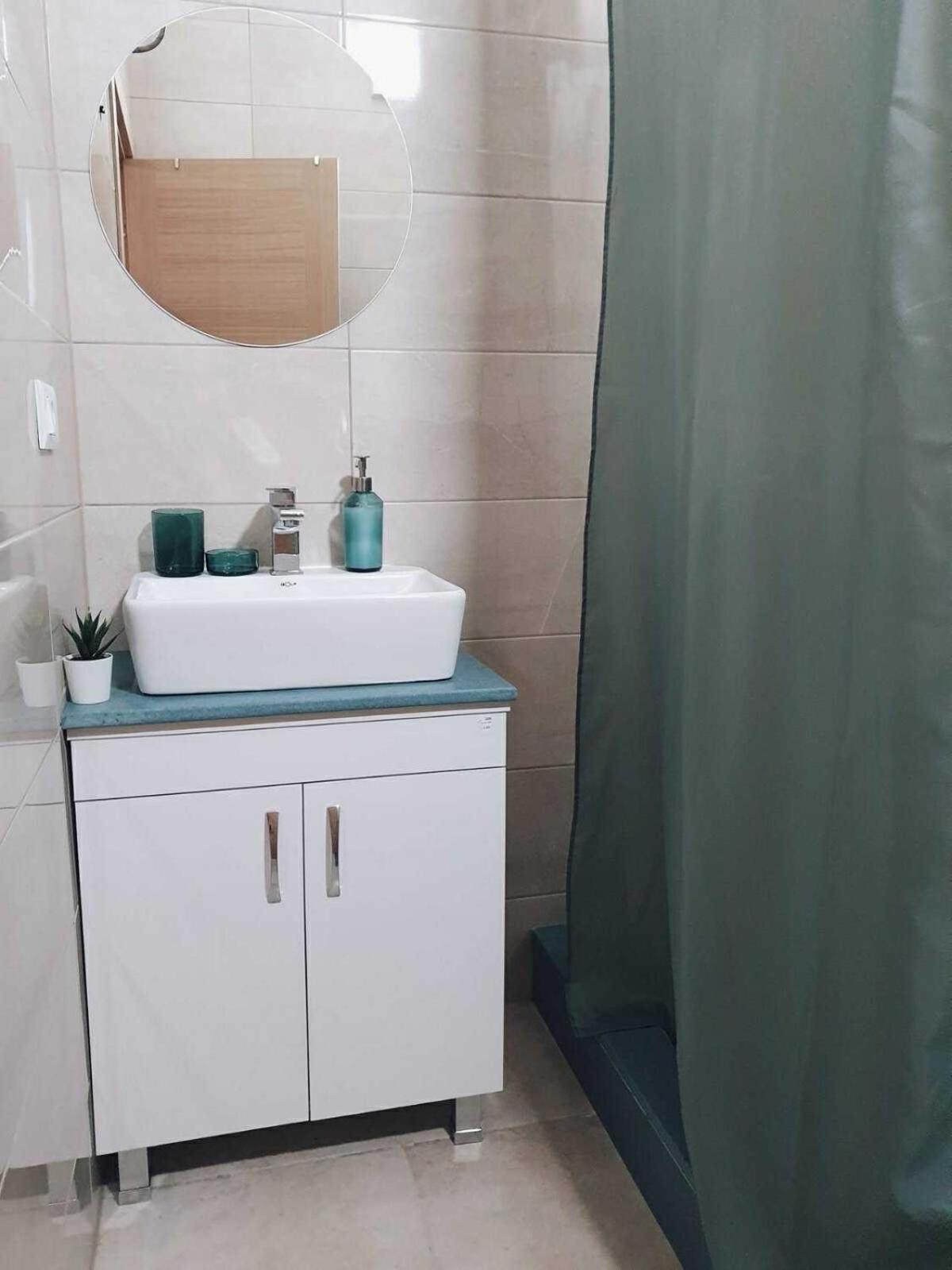 One-Bedroom Apartment with Garden photo 1