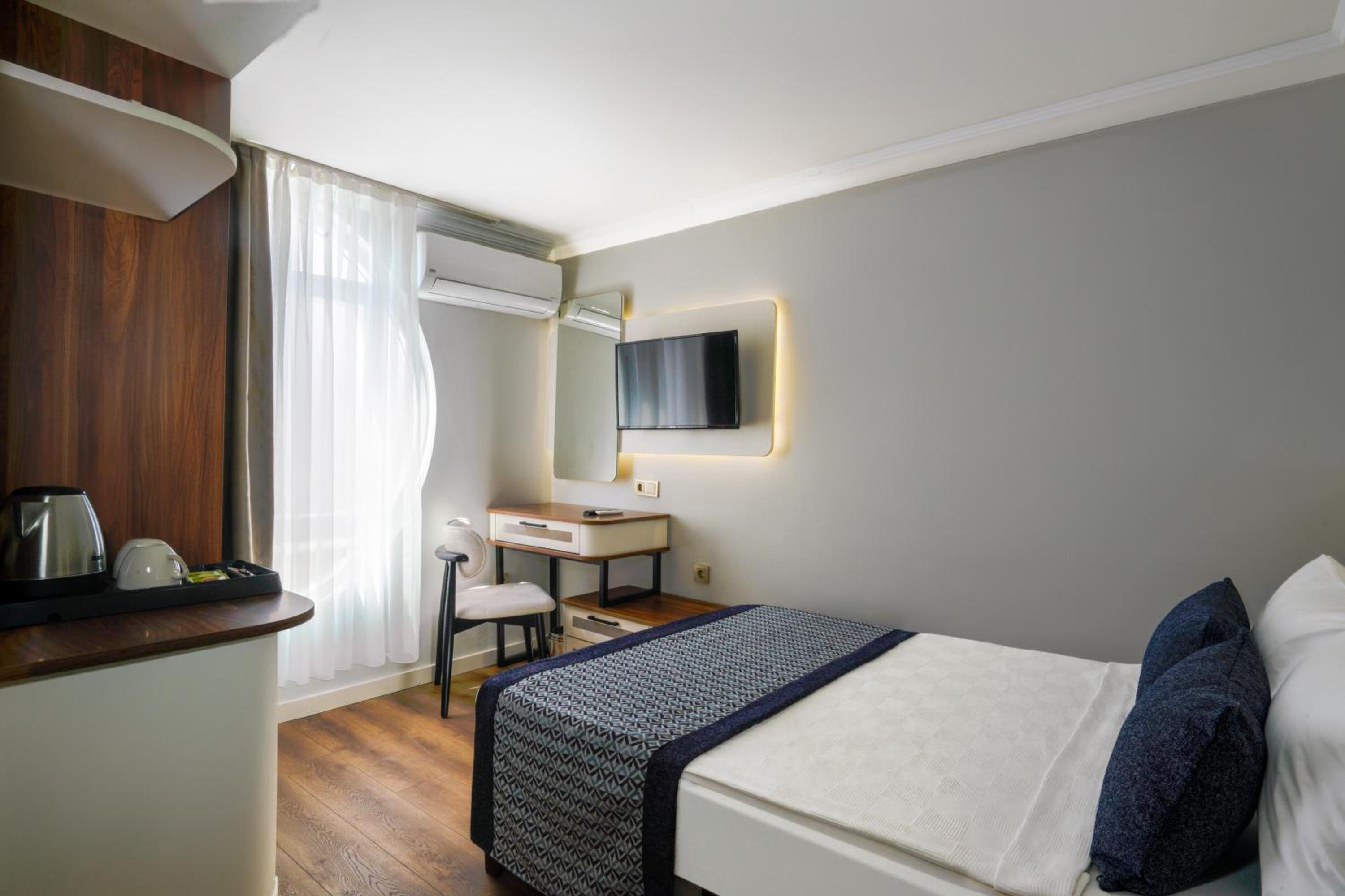 Economy Double Room photo 1
