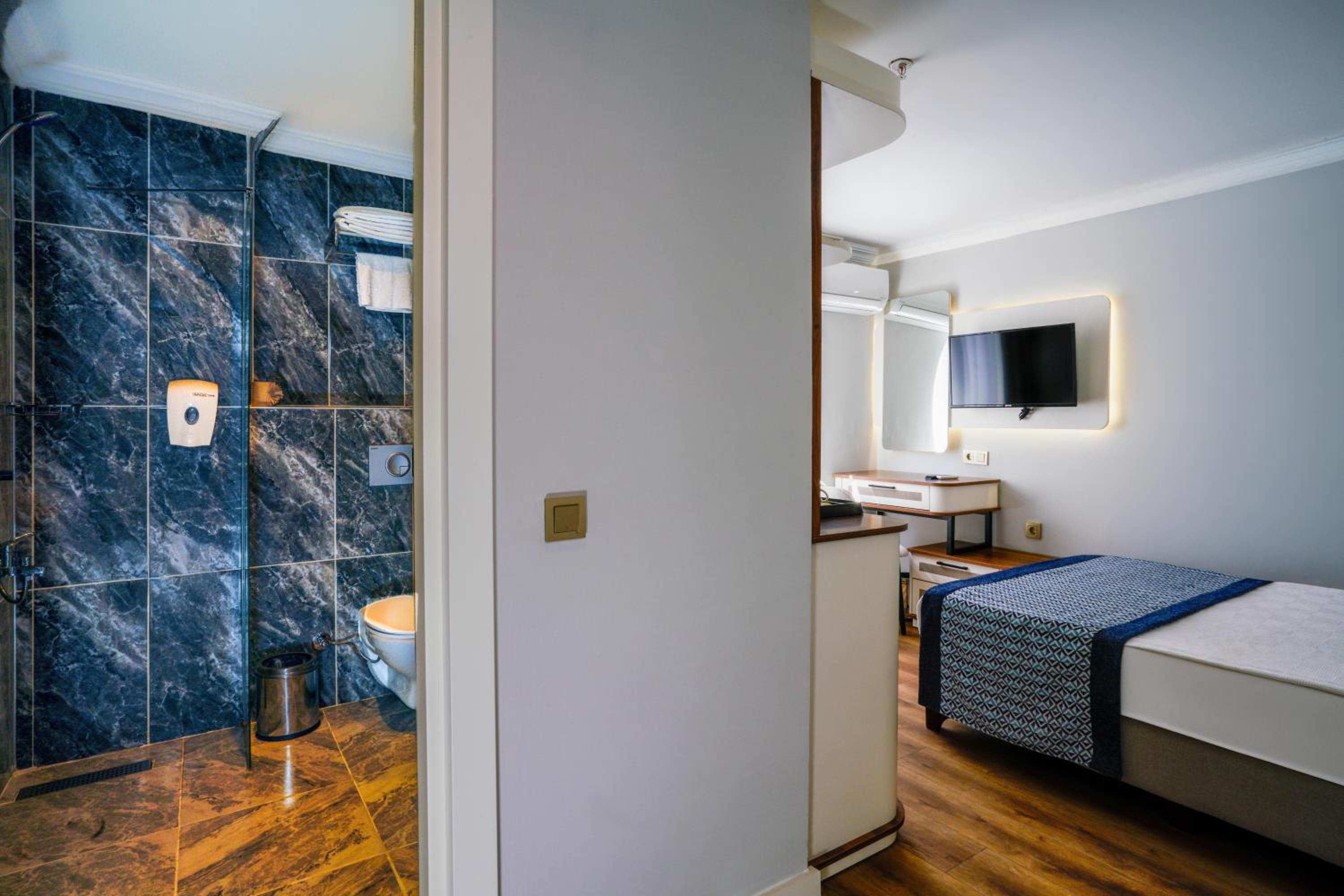 Economy Double Room photo 2