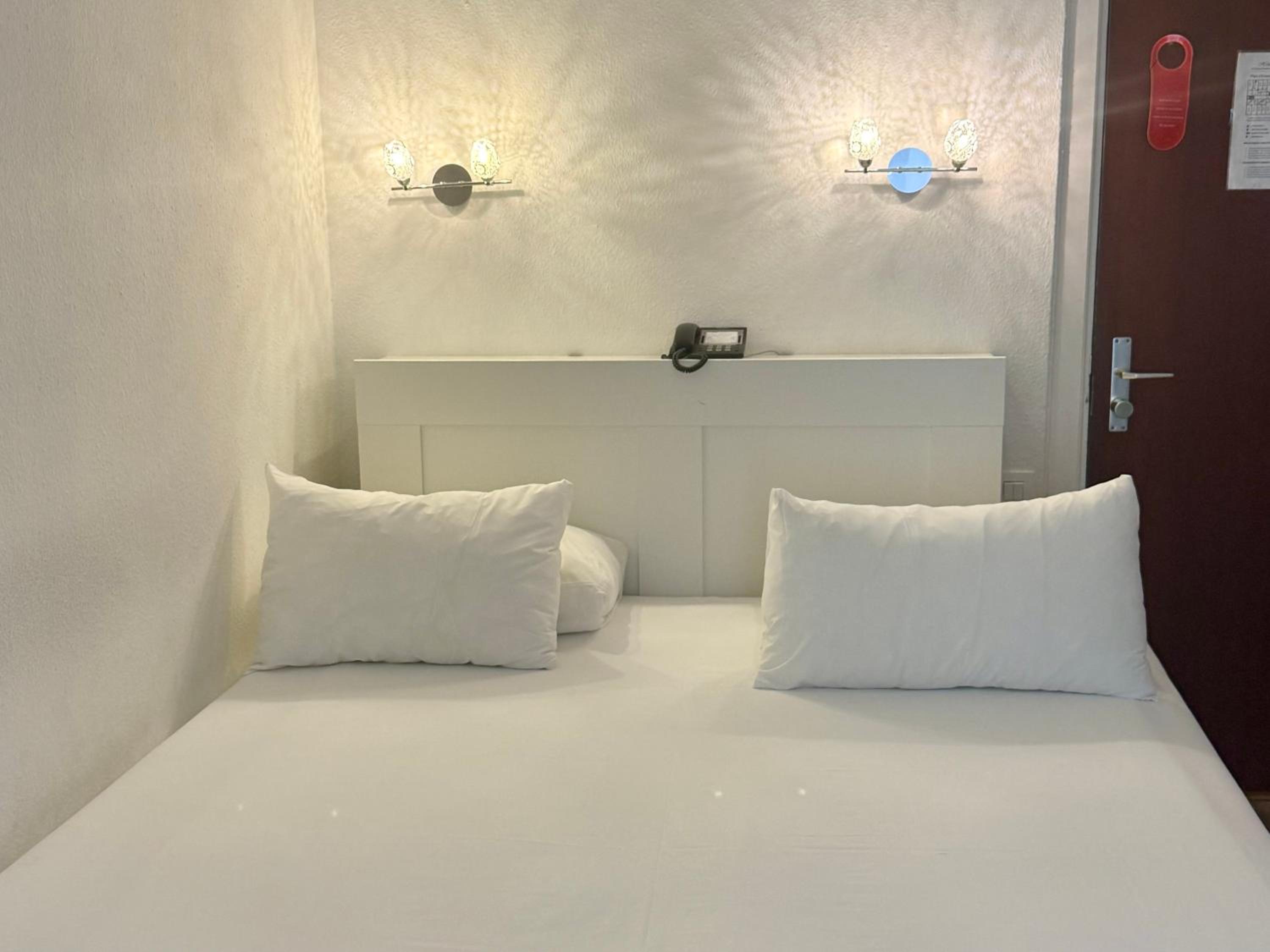 Single Room with Private External Bathroom photo 2
