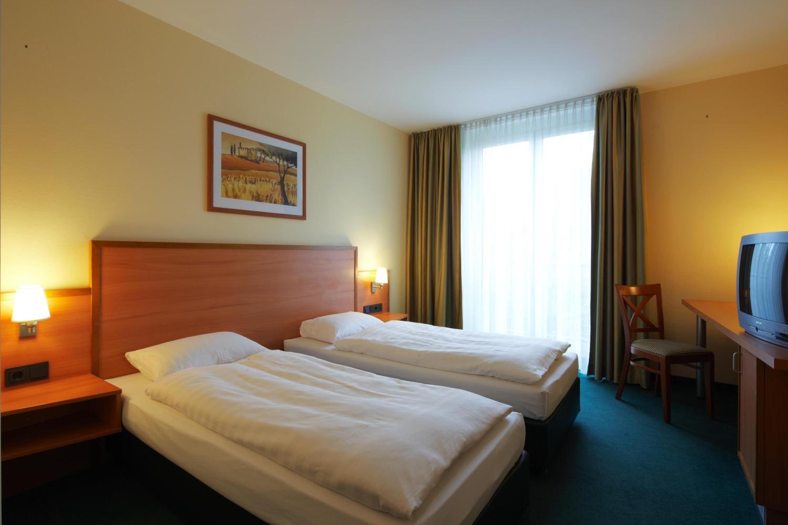 Comfort Twin Room - Photo 2