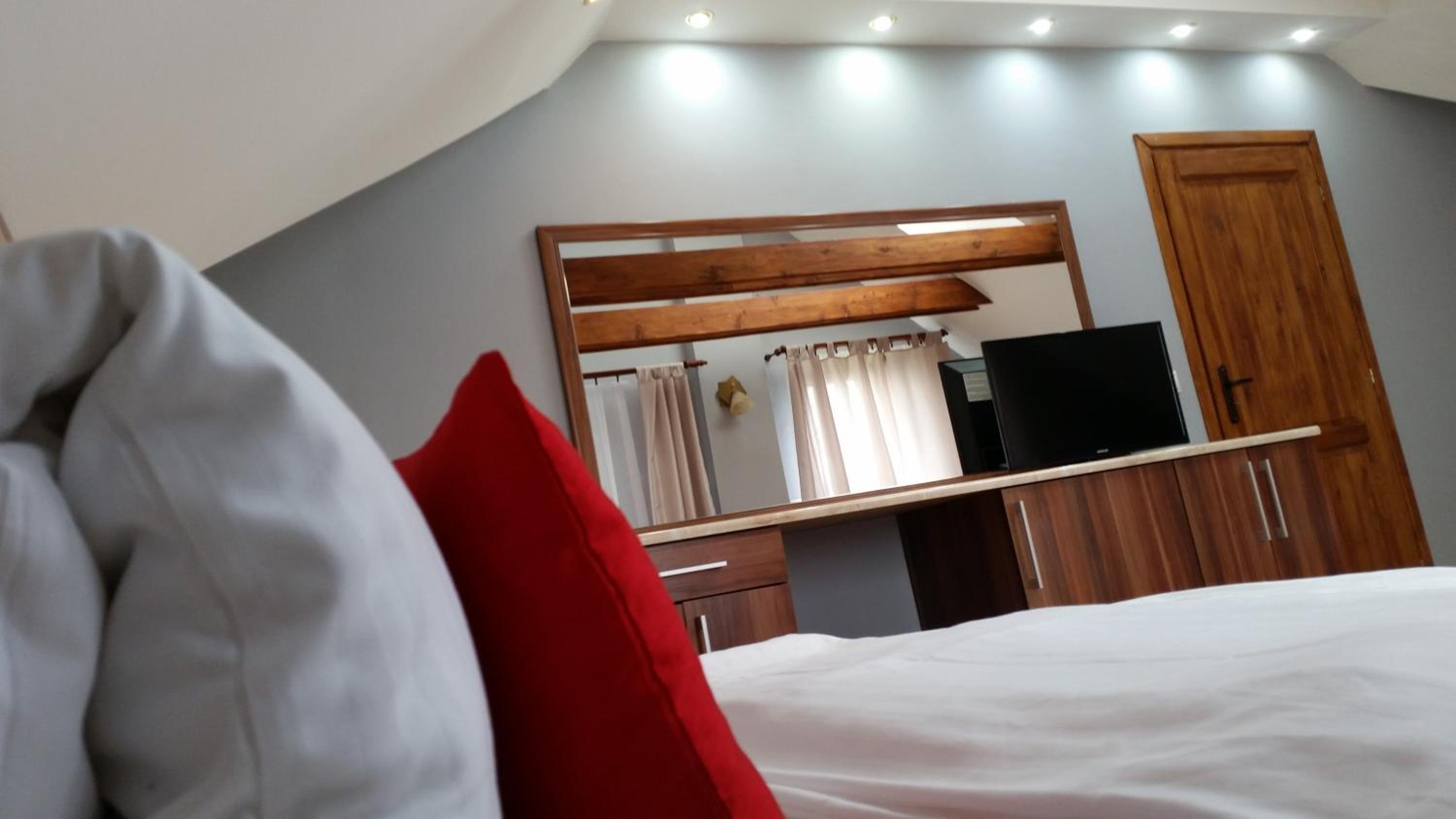 Quadruple Room with Mountain View photo 3
