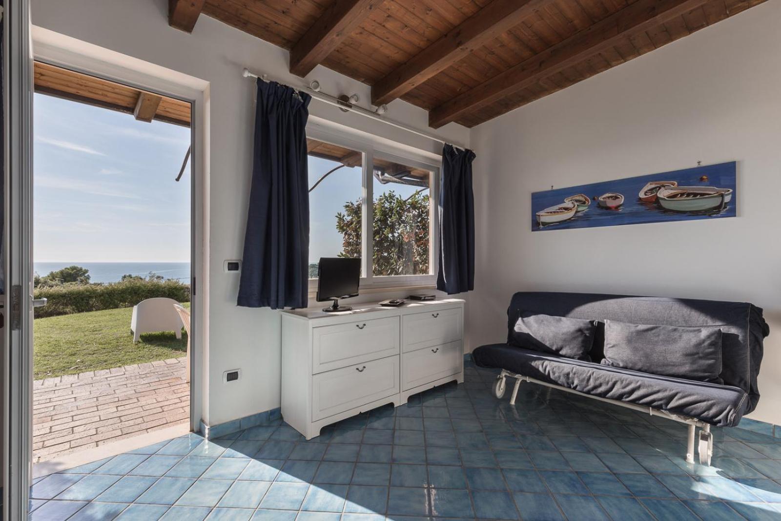 One-Bedroom Apartment with Sea View photo 1