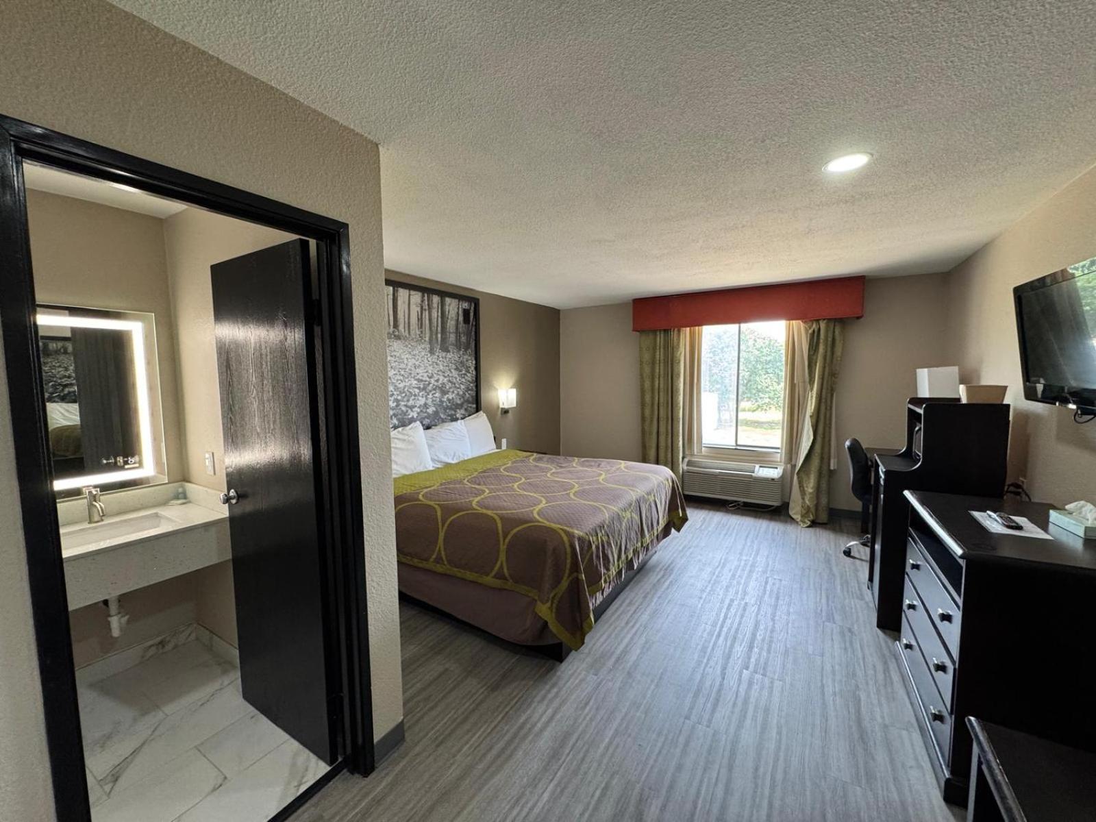 King Room - Non Smoking - Photo 1