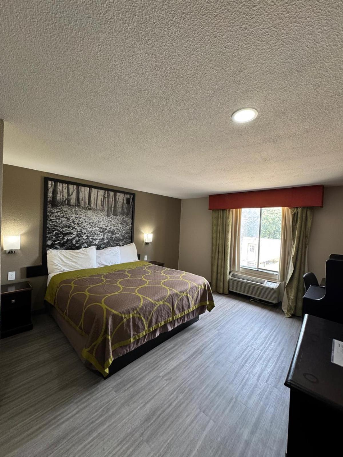 King Room - Non Smoking - Photo 3