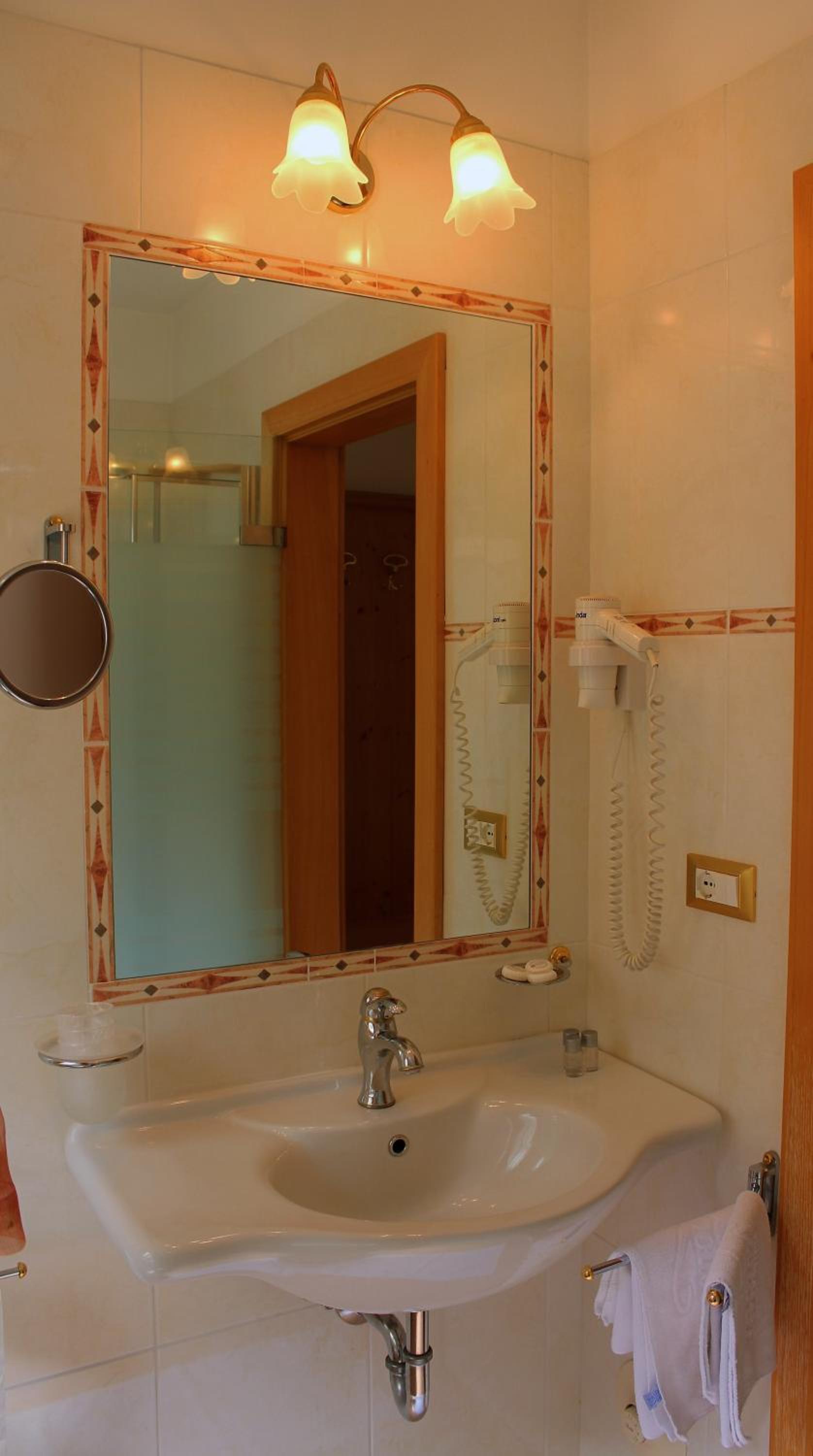 Superior Double-Room with Balcony  - Photo 6