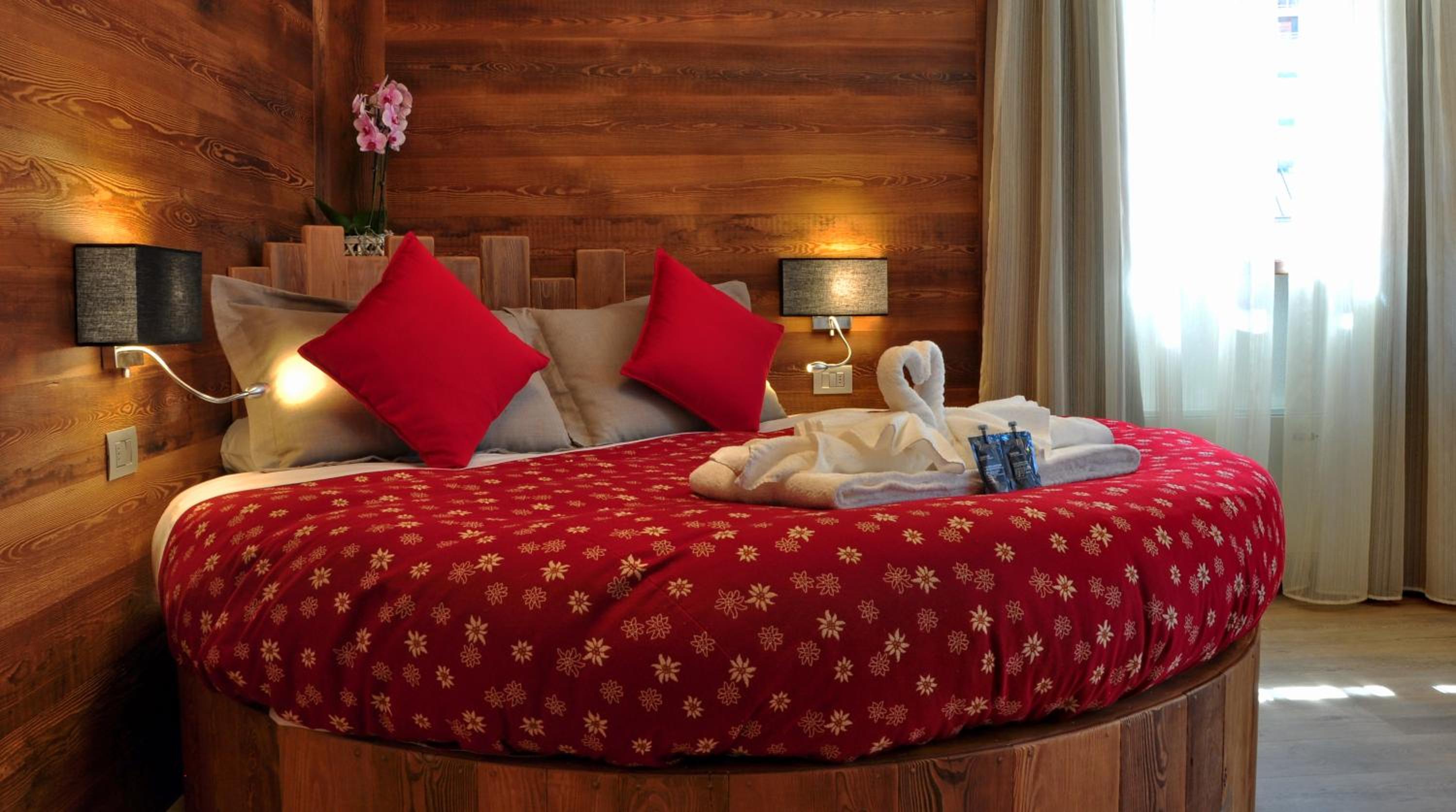 Deluxe Suite with Spa Bath