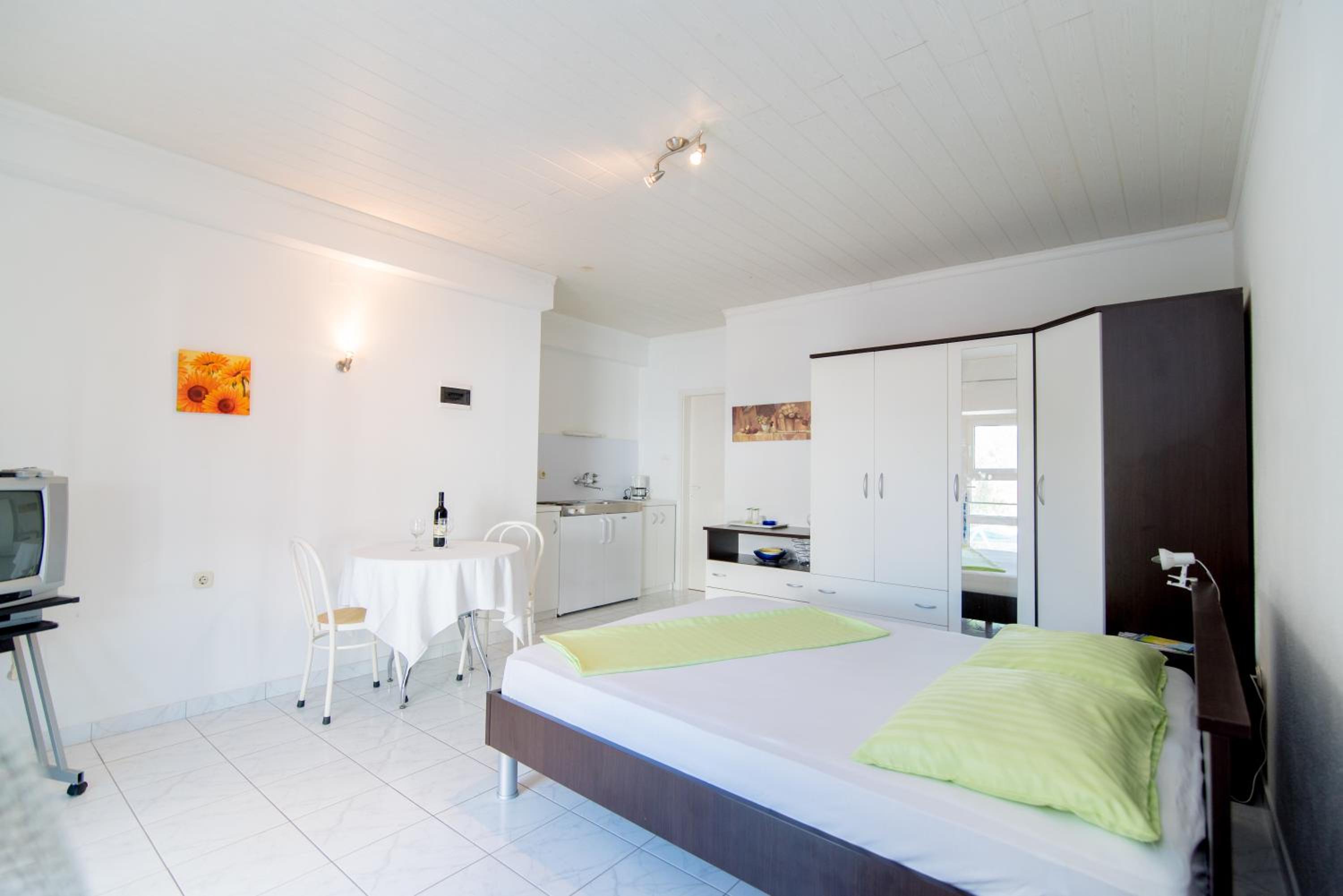 Studio Apartment with Terrace and Sea View - Photo 11