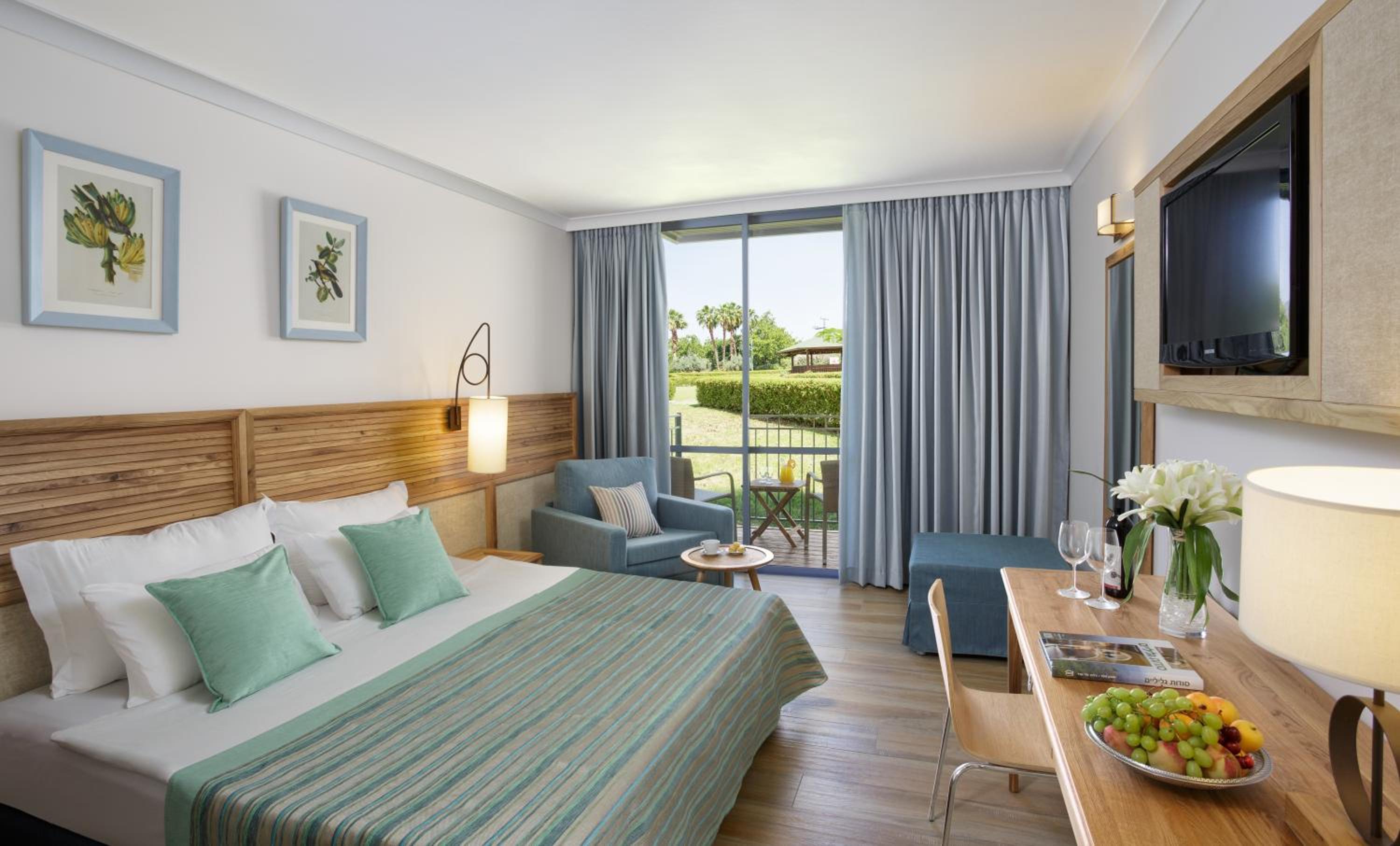 Hotel Deluxe Double or Twin Room with Balcony - Photo 4