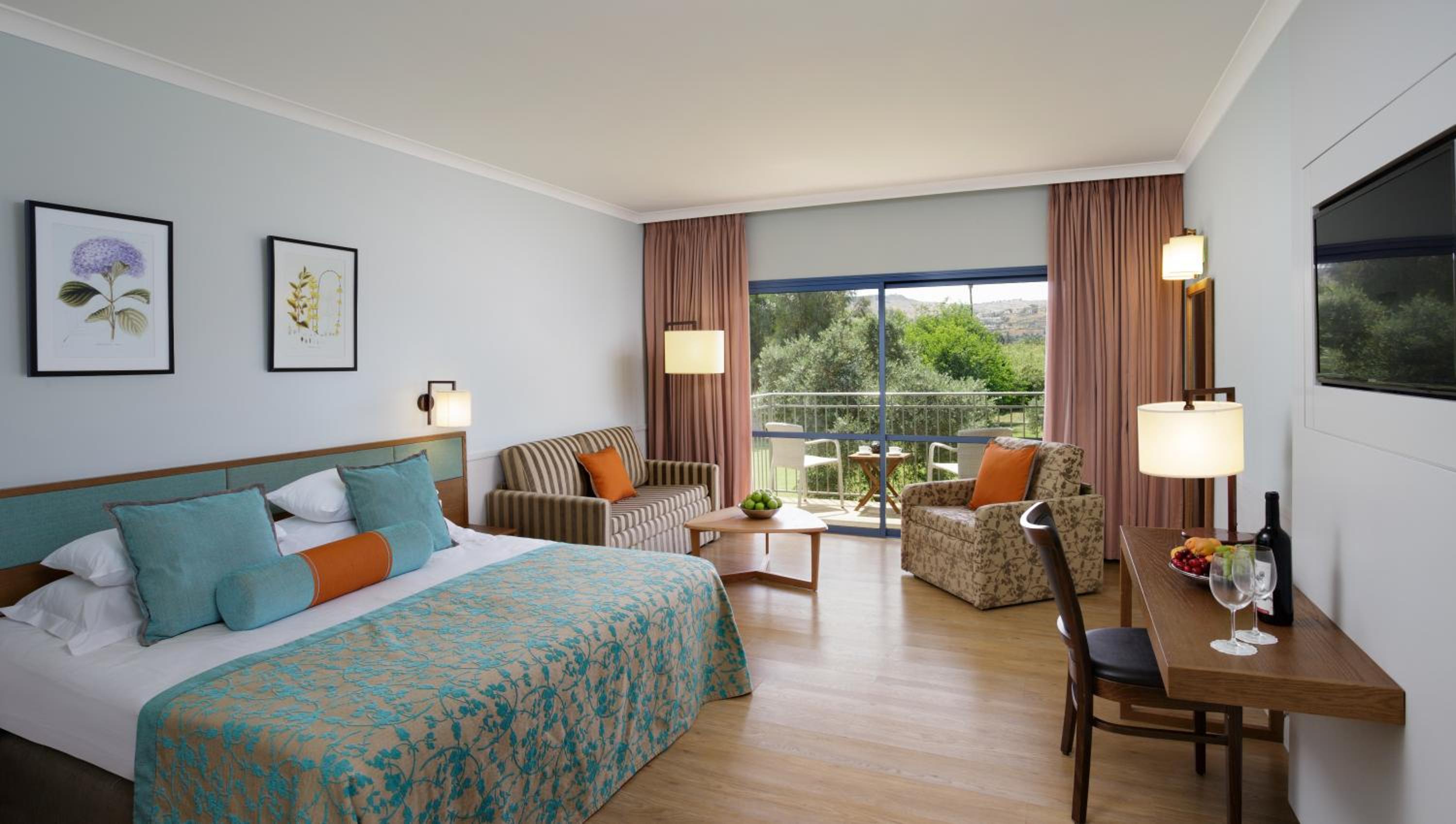 Hotel Grand Deluxe Double or Twin Room with Balcony - Photo 5