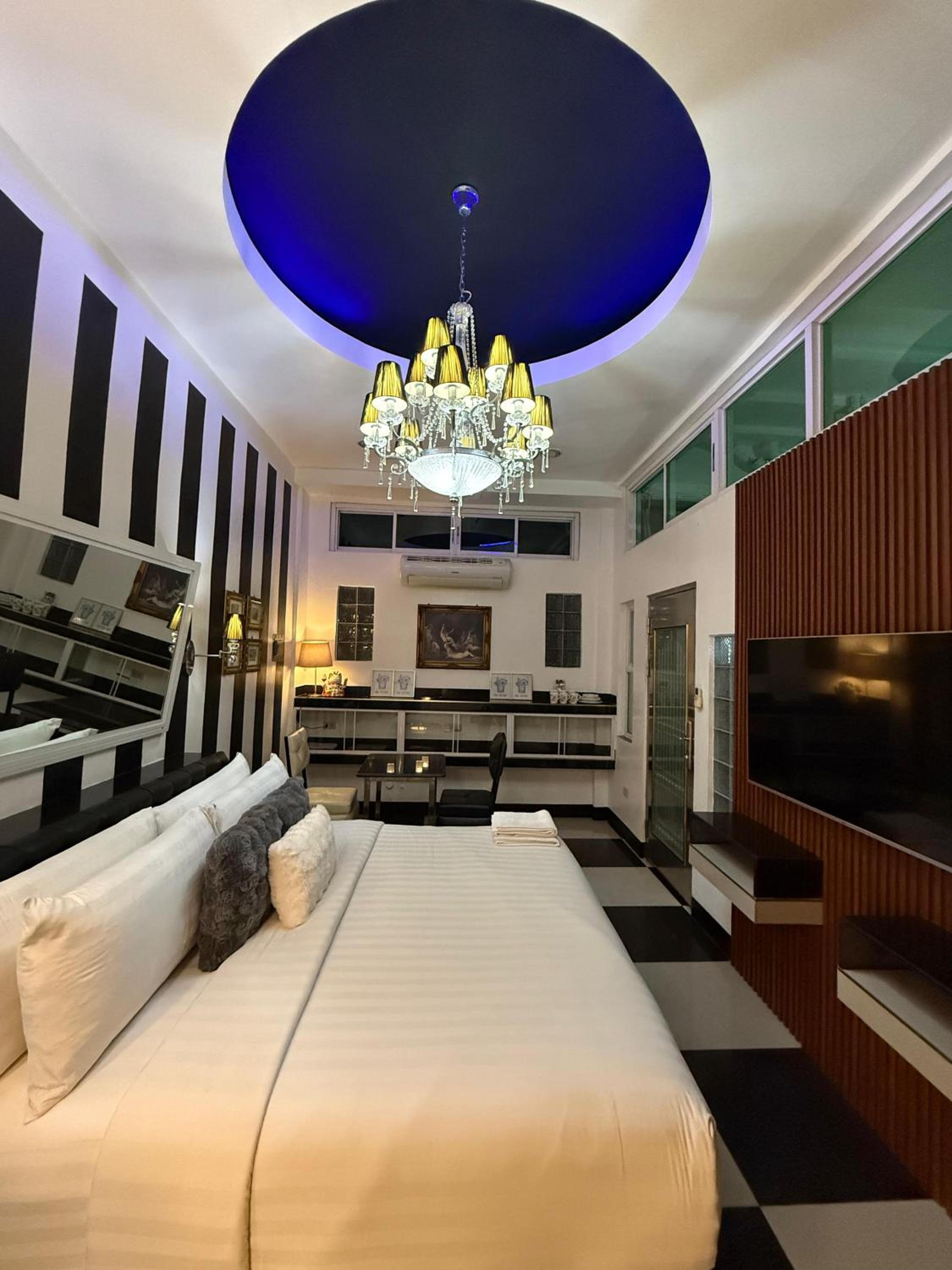 Executive Suite photo 1