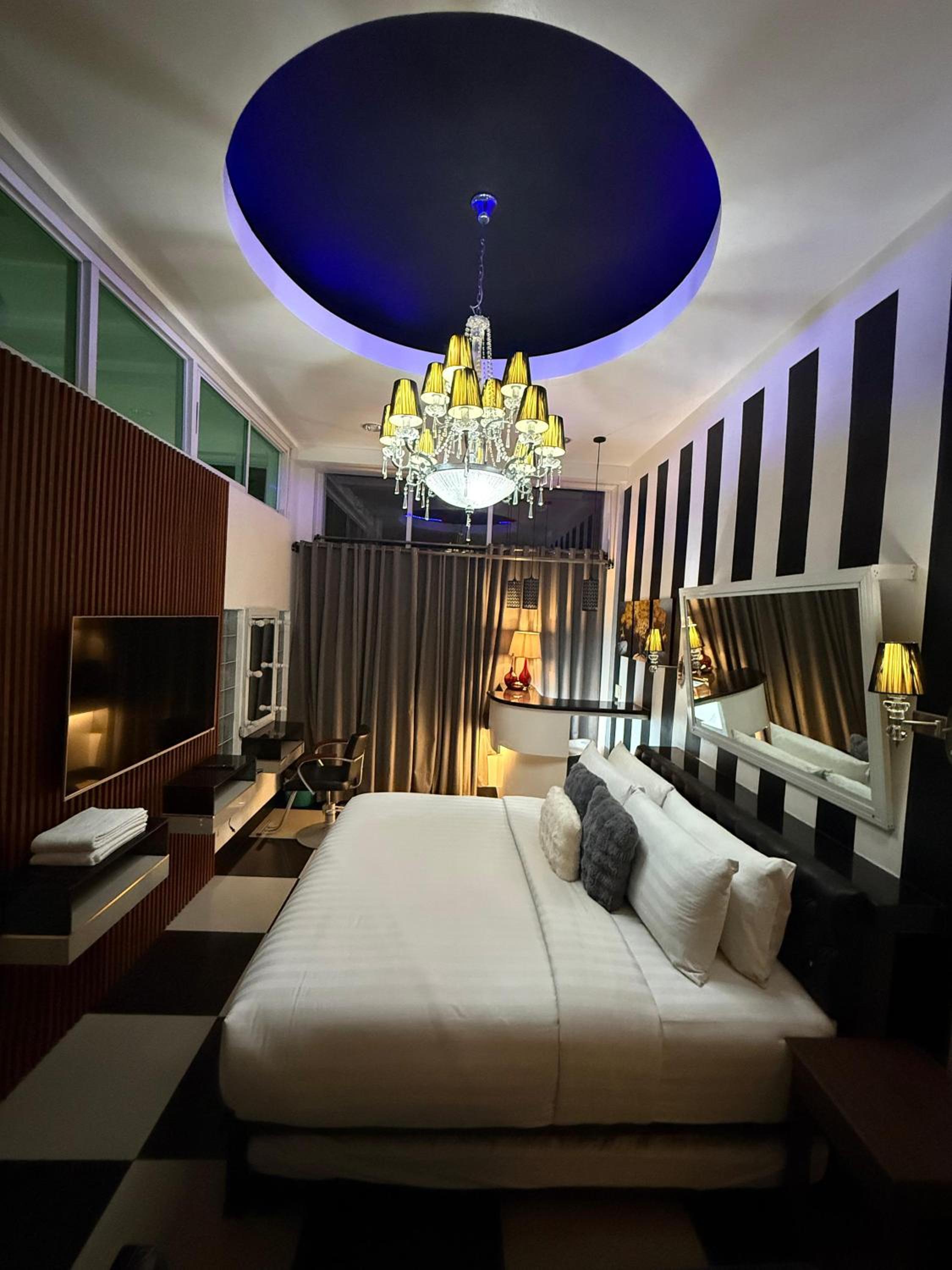 Executive Suite photo 2