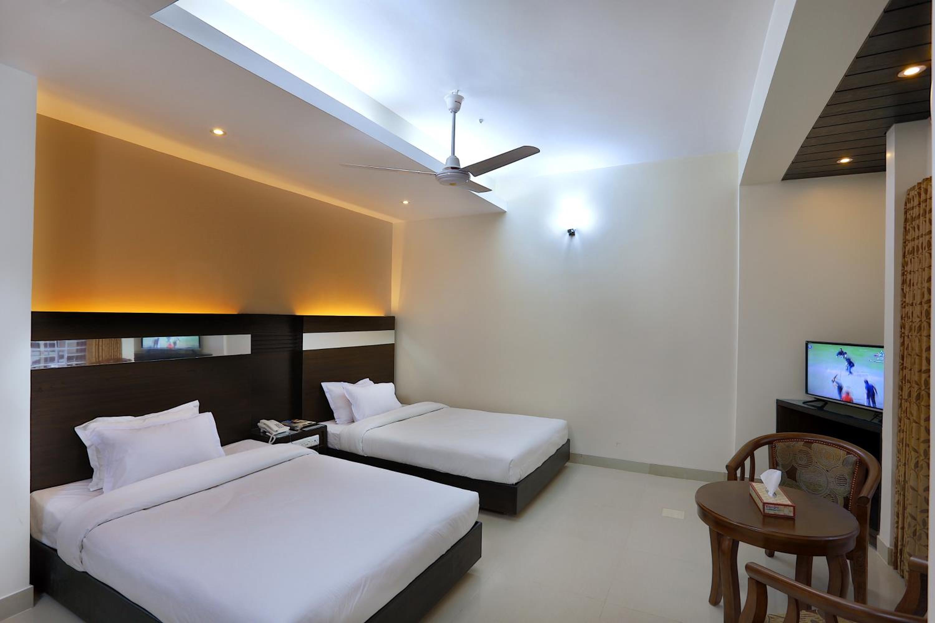 Superior Queen Room with Two Queen Beds photo 3