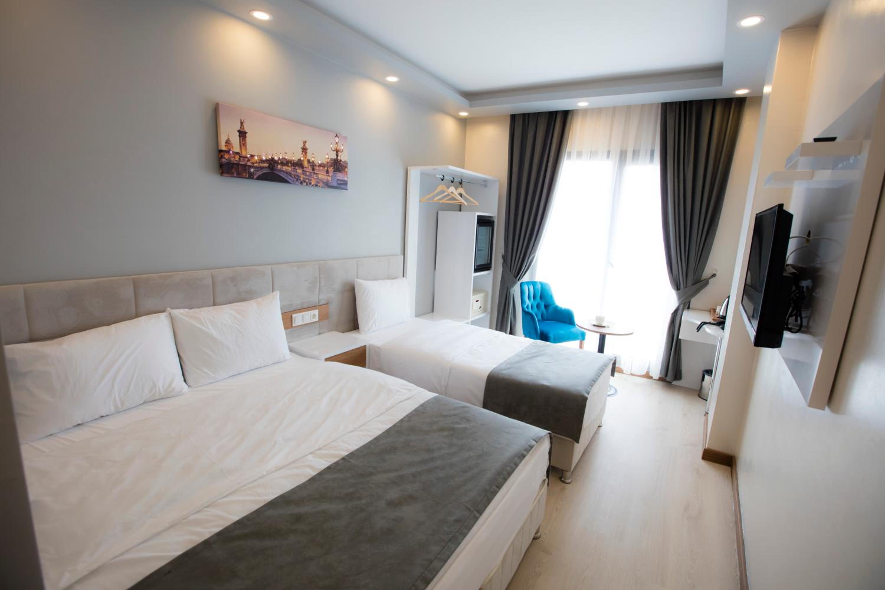 Deluxe Family Room photo 2