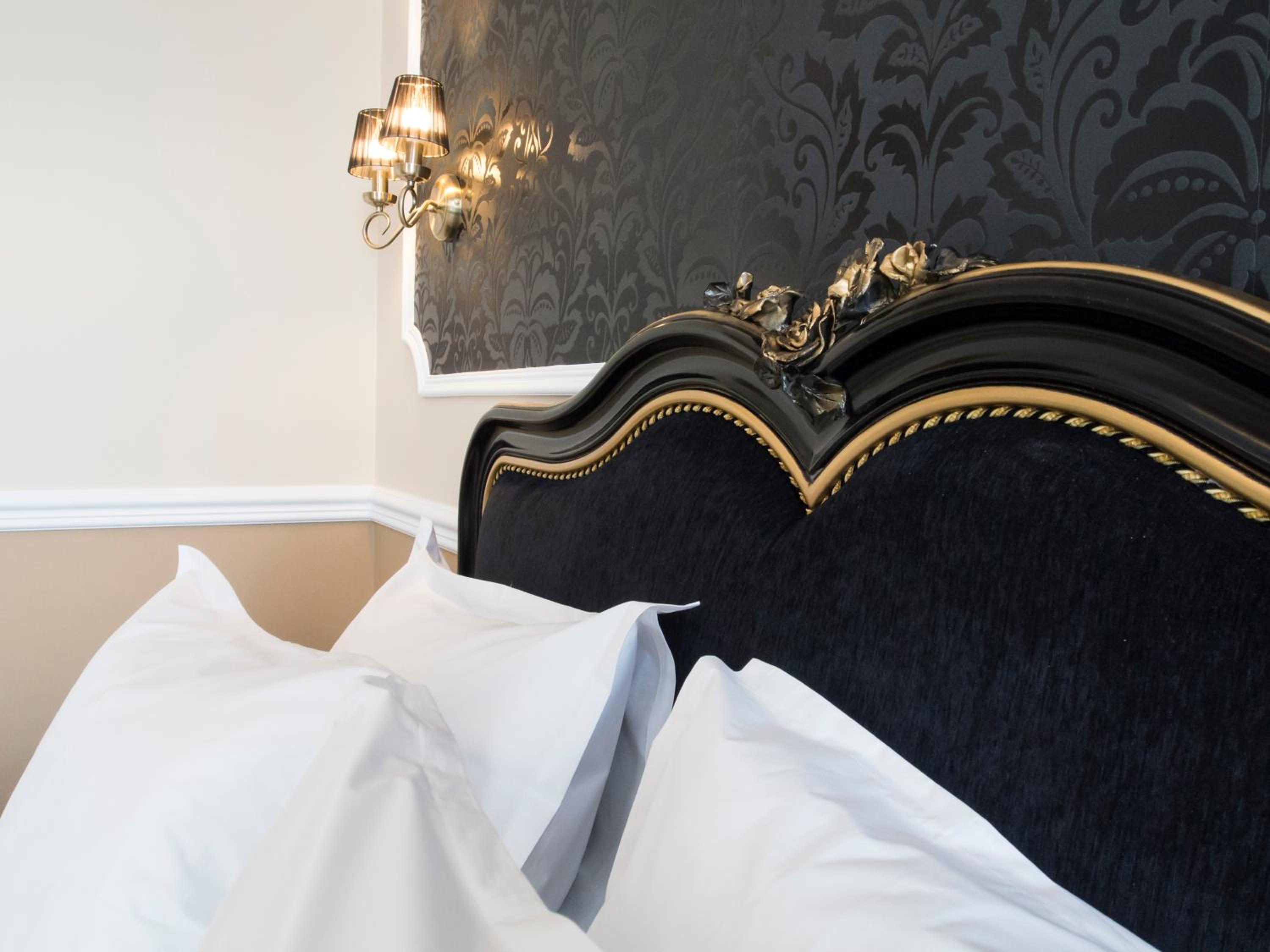 Superior Suite - Photo 7