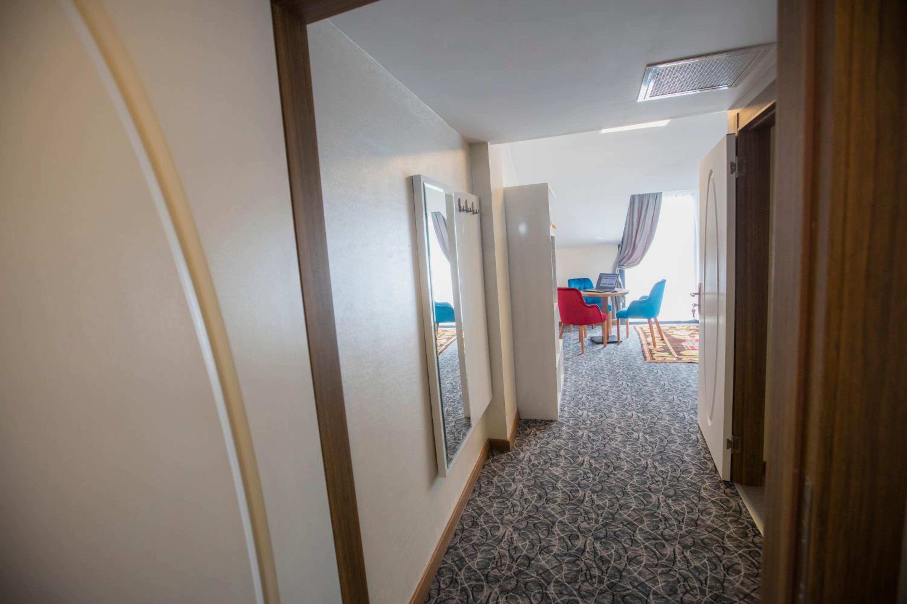 Deluxe Family Suite with Balcony photo 3