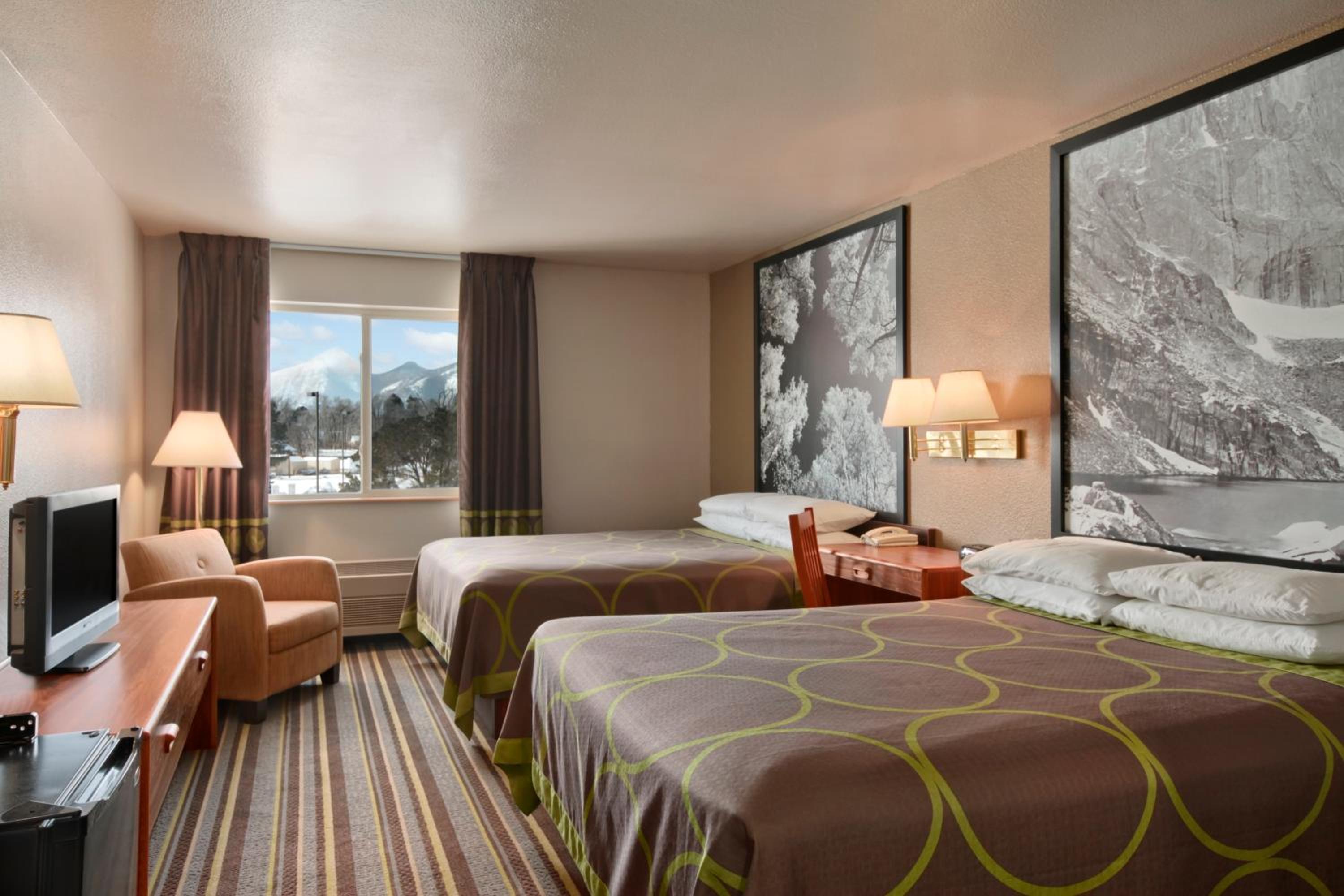Queen Room with Two Queen Beds - Non-Smoking - Photo 1