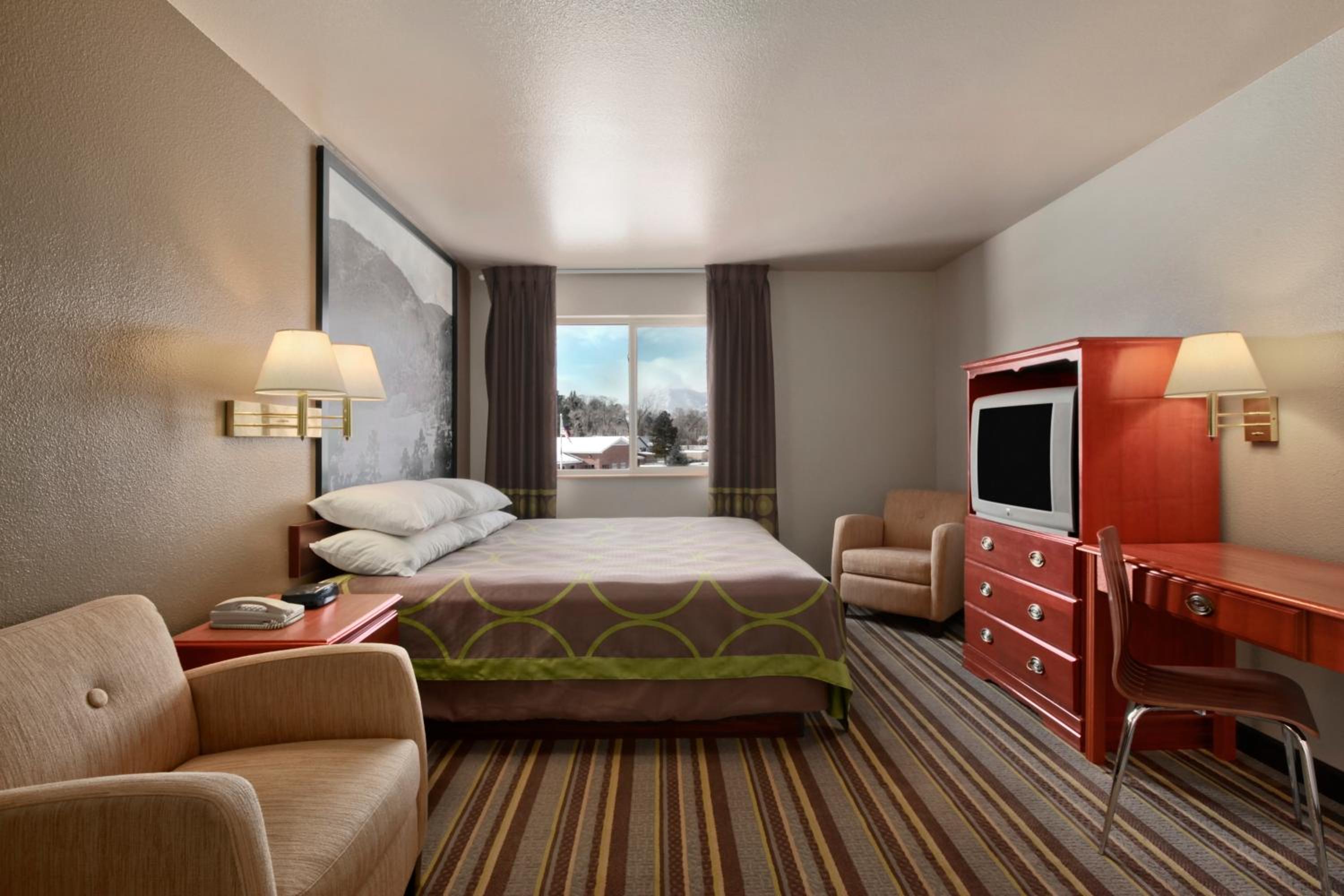 King Room with Mountain View - Non-Smoking - Photo 4