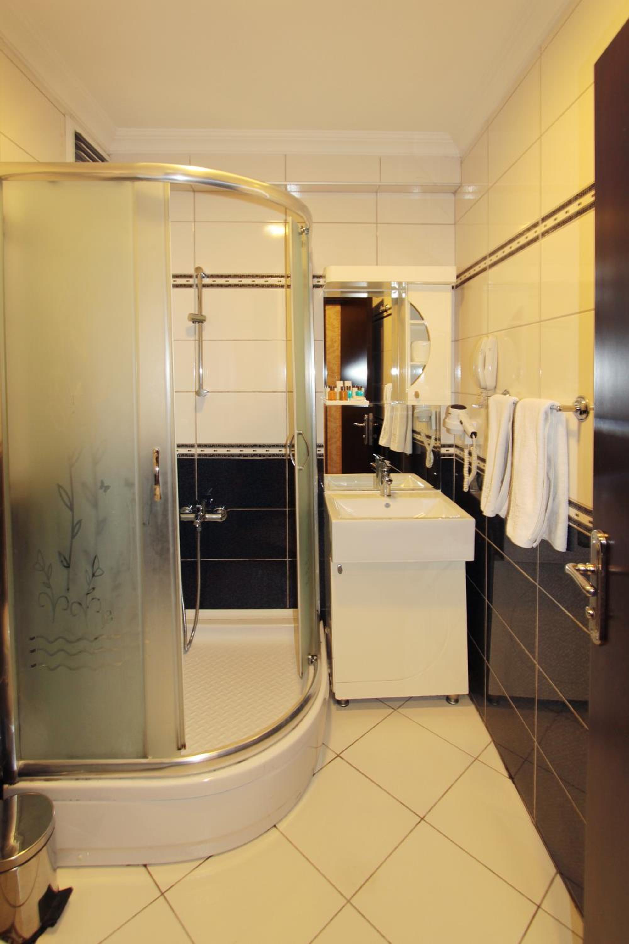 Superior Triple Room photo 3