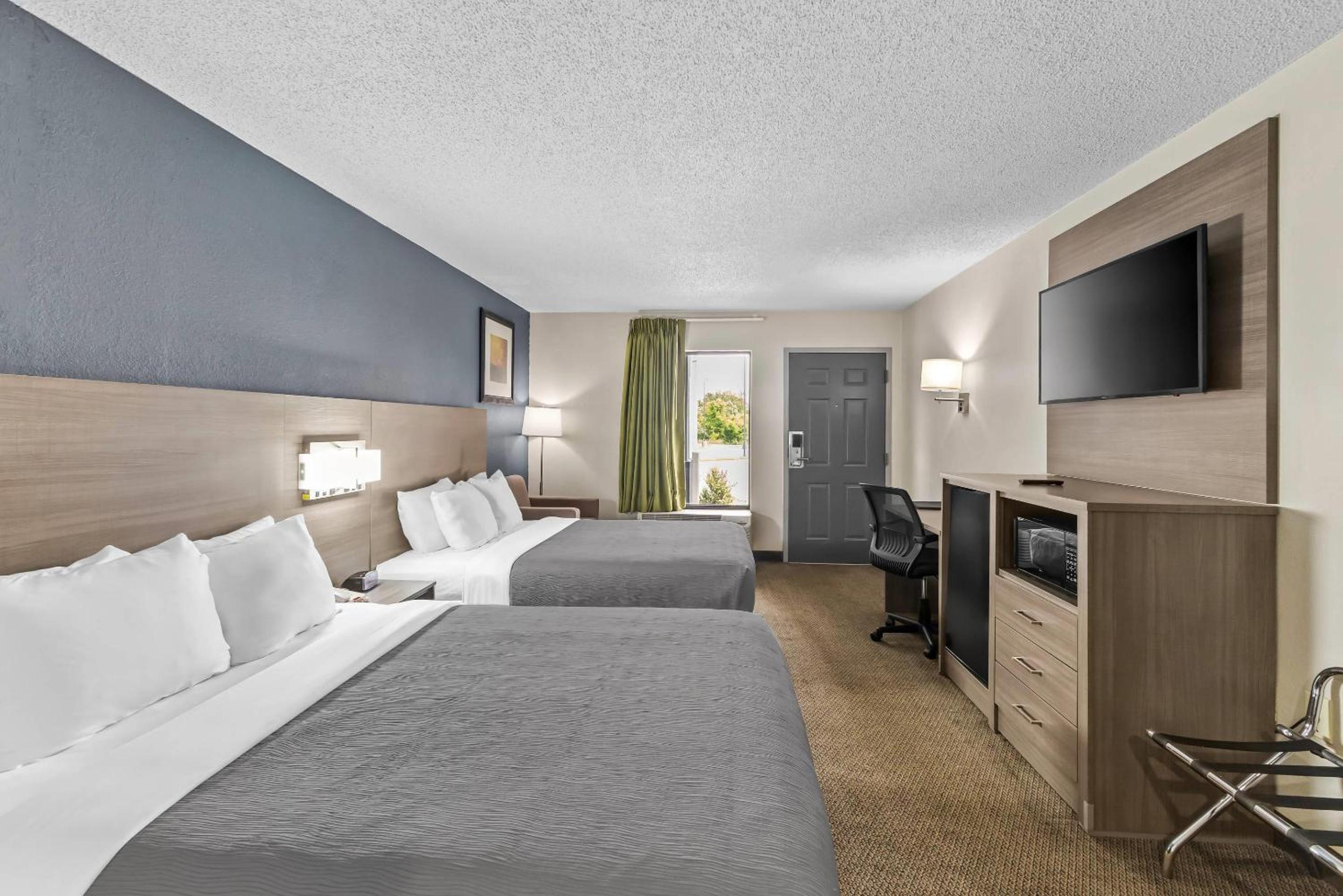 Efficiency Queen Room with Two Queen Beds - Accessible/Smoking - Photo 3