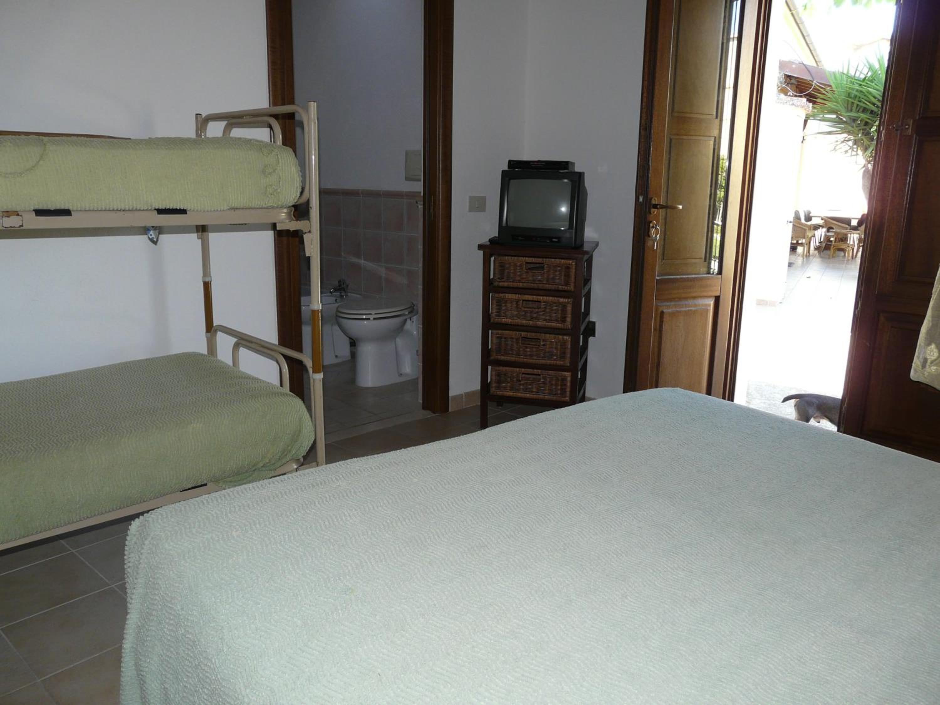 Twin Room with Bathroom photo 1