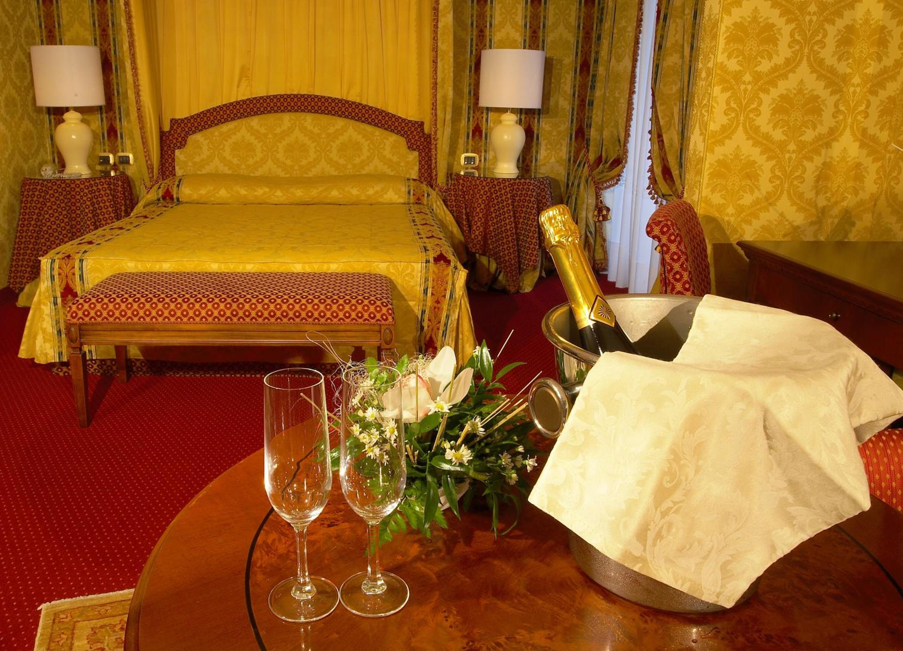 Suite - Photo 2
