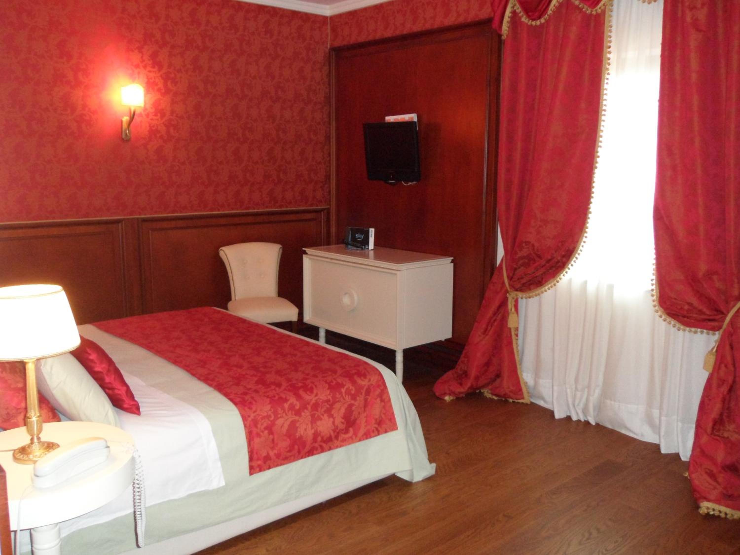 Double Room - Photo 3