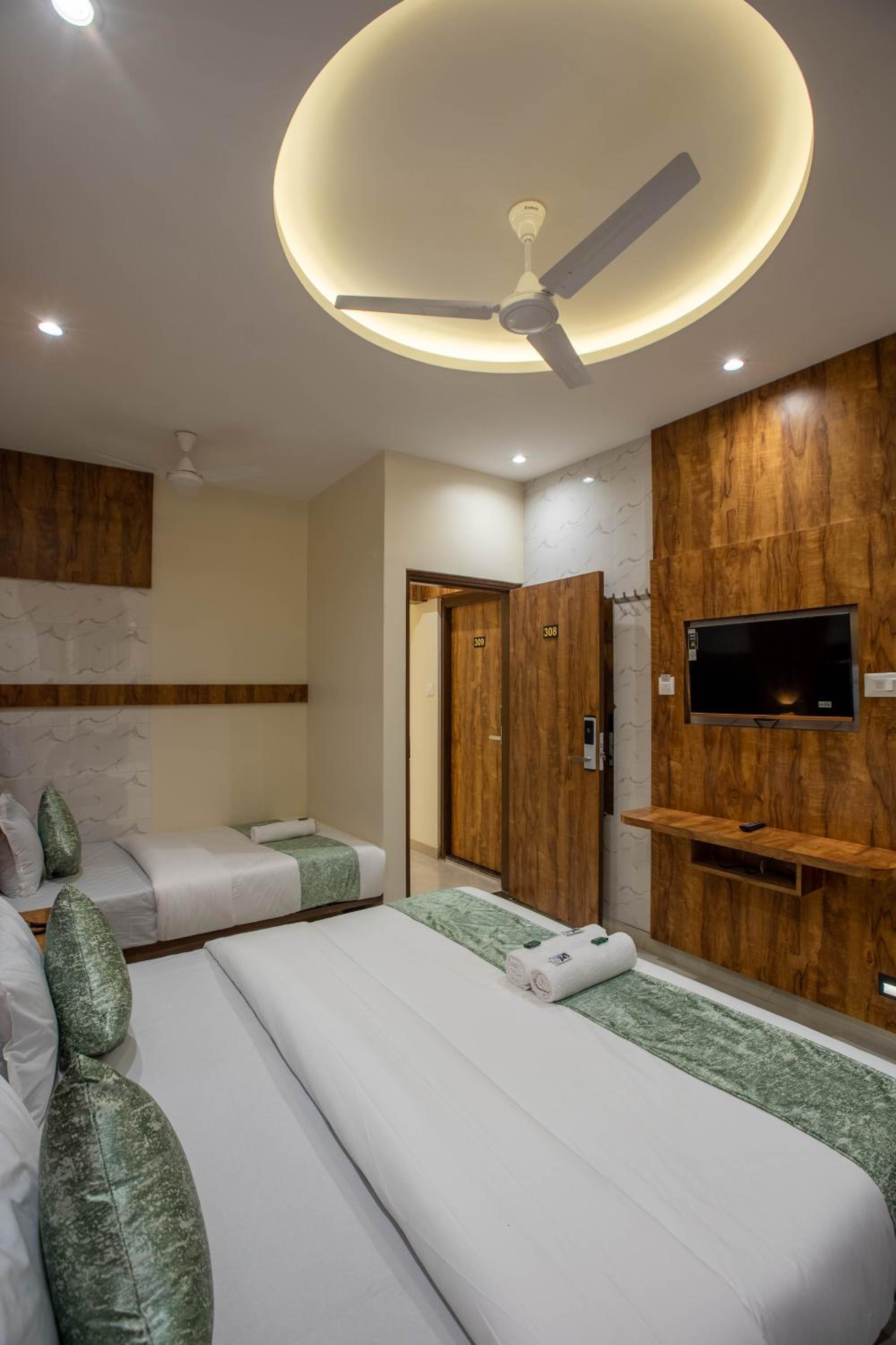 Deluxe Triple Room