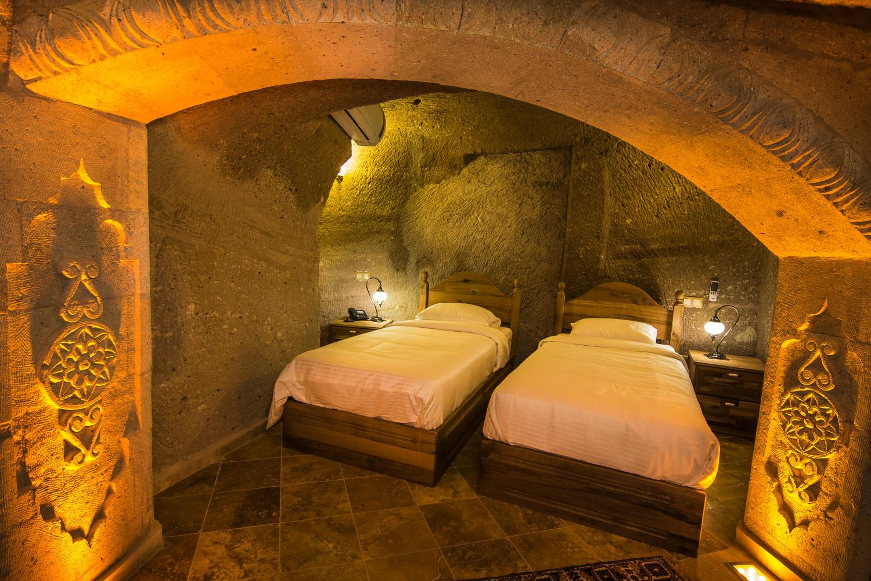 Standard Twin Cave Room - Photo 1