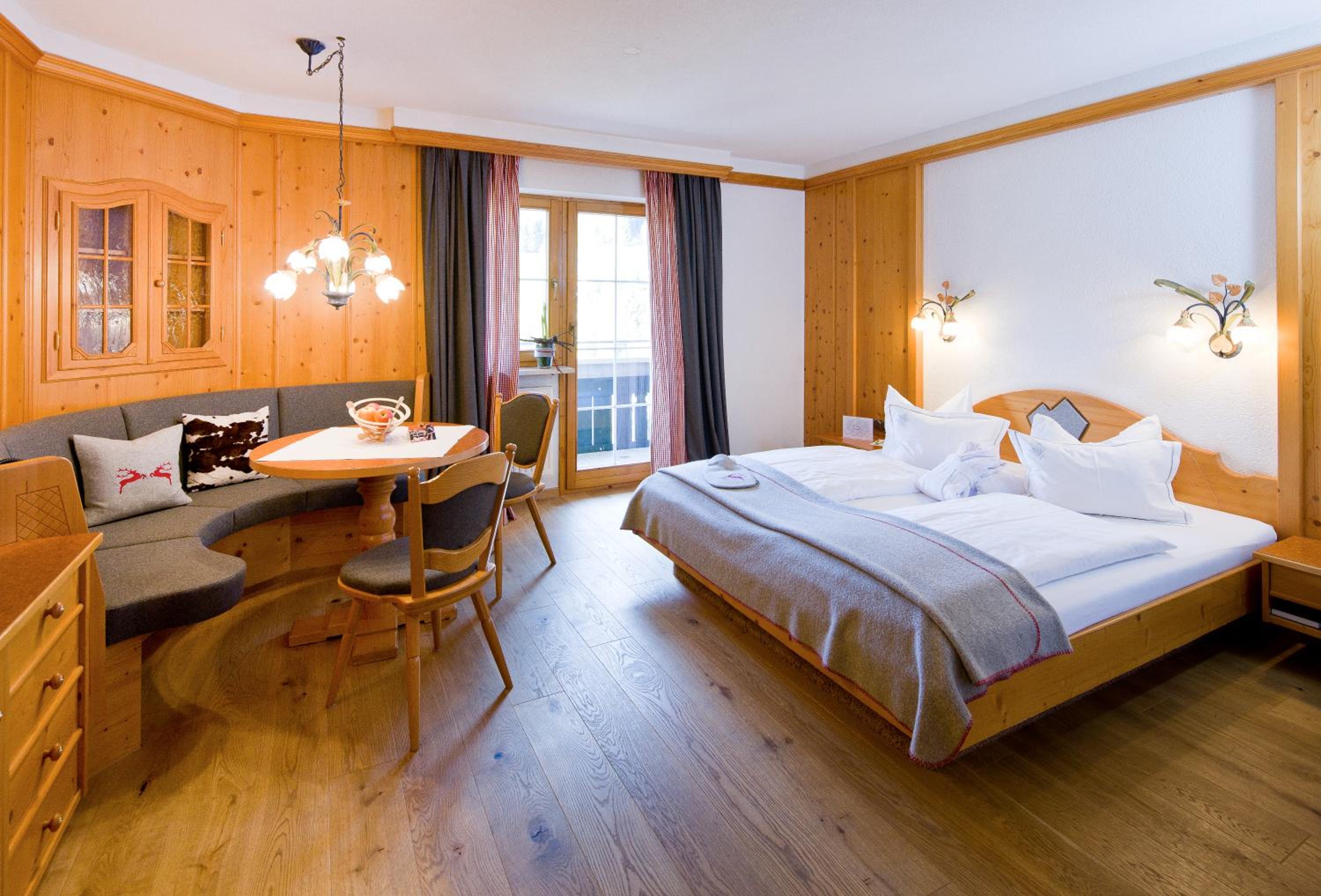 Junior Suite with Balcony photo 1