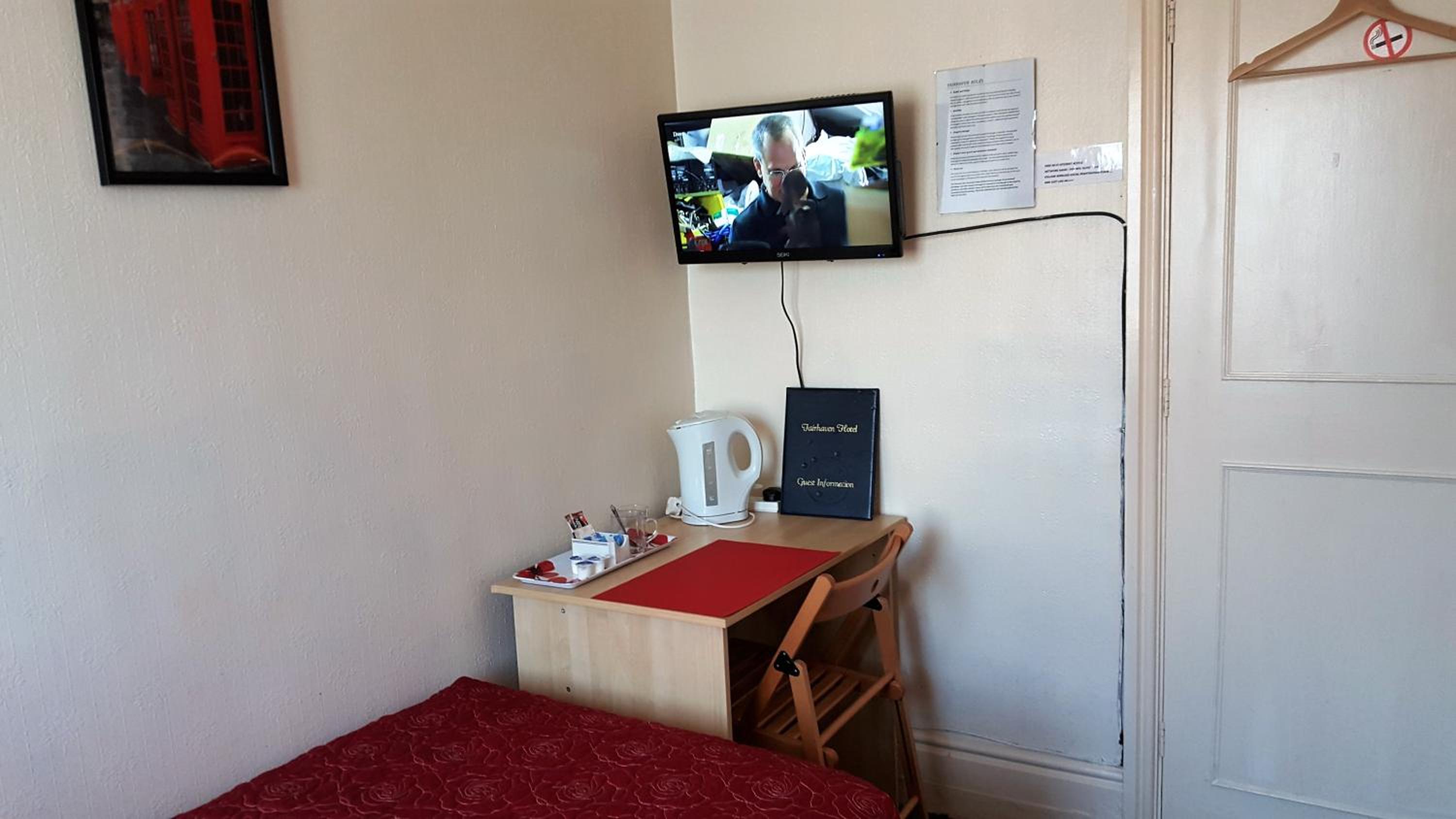 Single Room with Shared Shower and Toilet photo 2