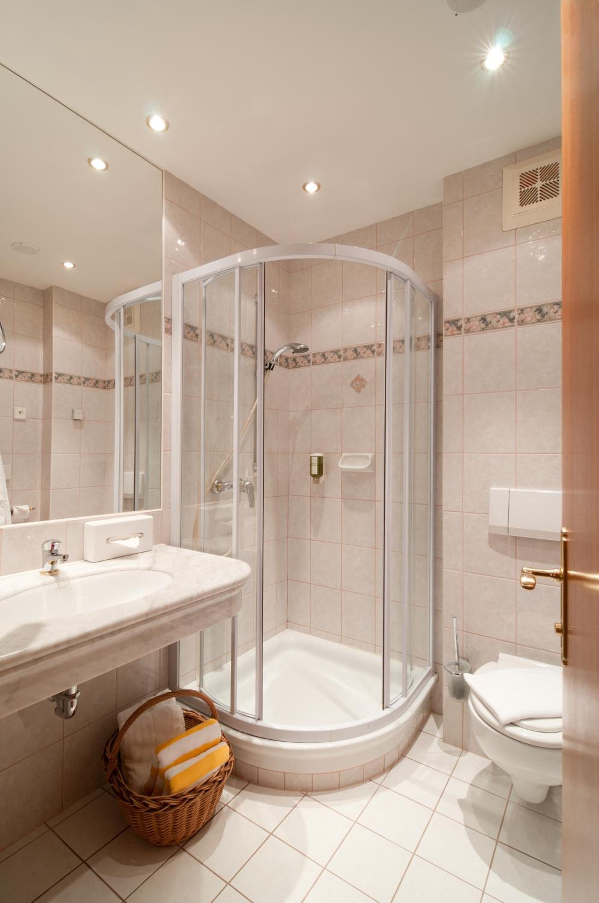 Standard Double Room with Mountain View photo 3