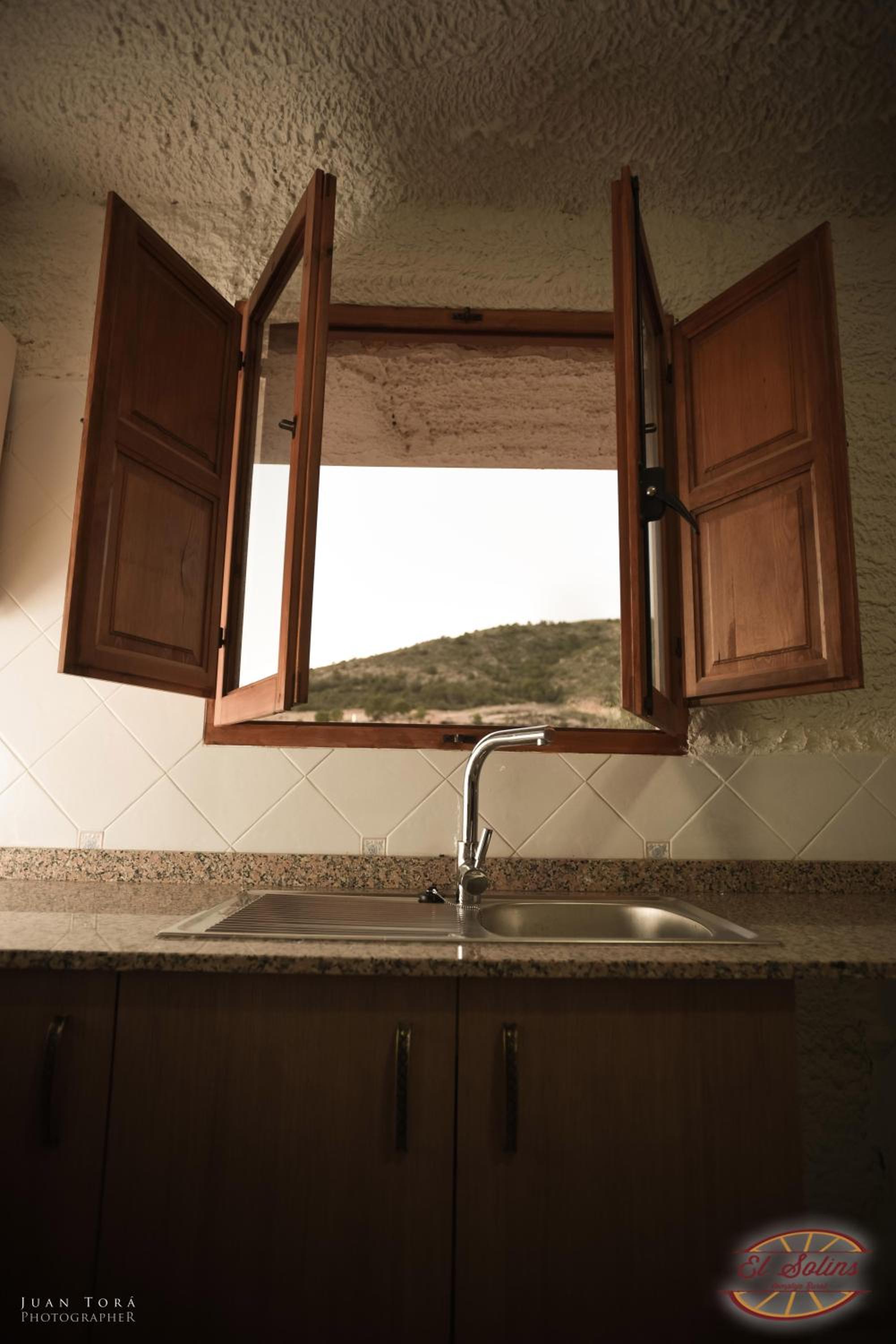 Three-Bedroom Cave House photo 2