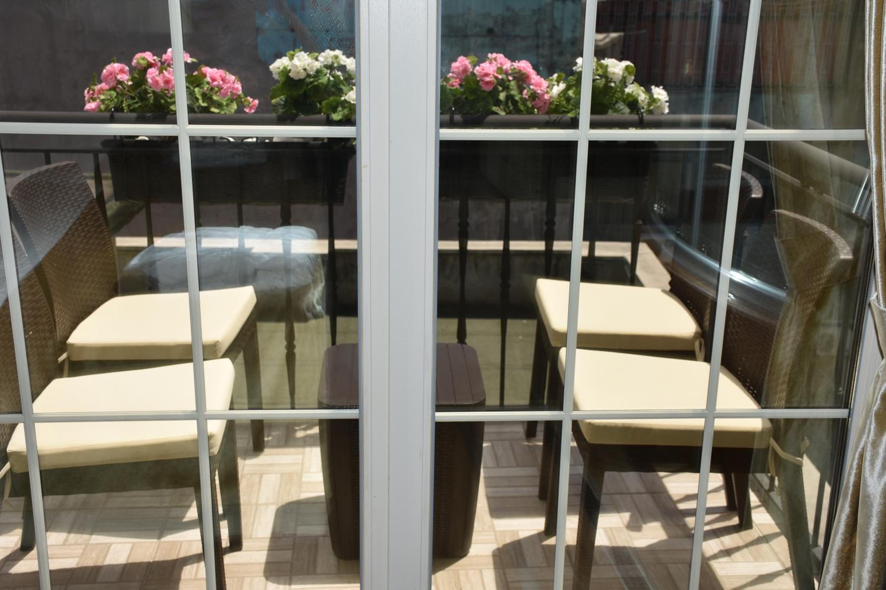 Deluxe Suite with Jacuzzi photo 2