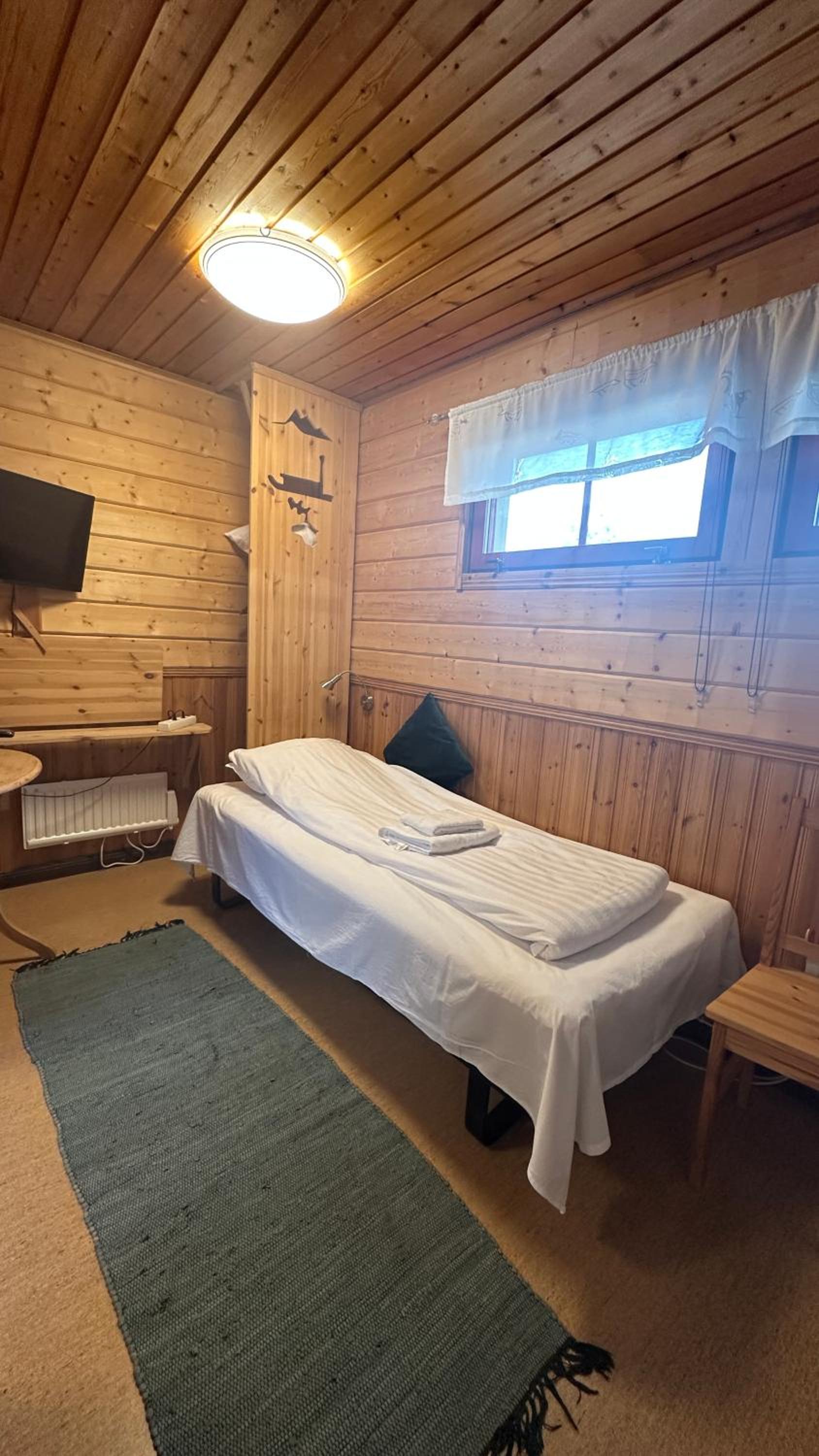 Single Room with Bathroom photo 1