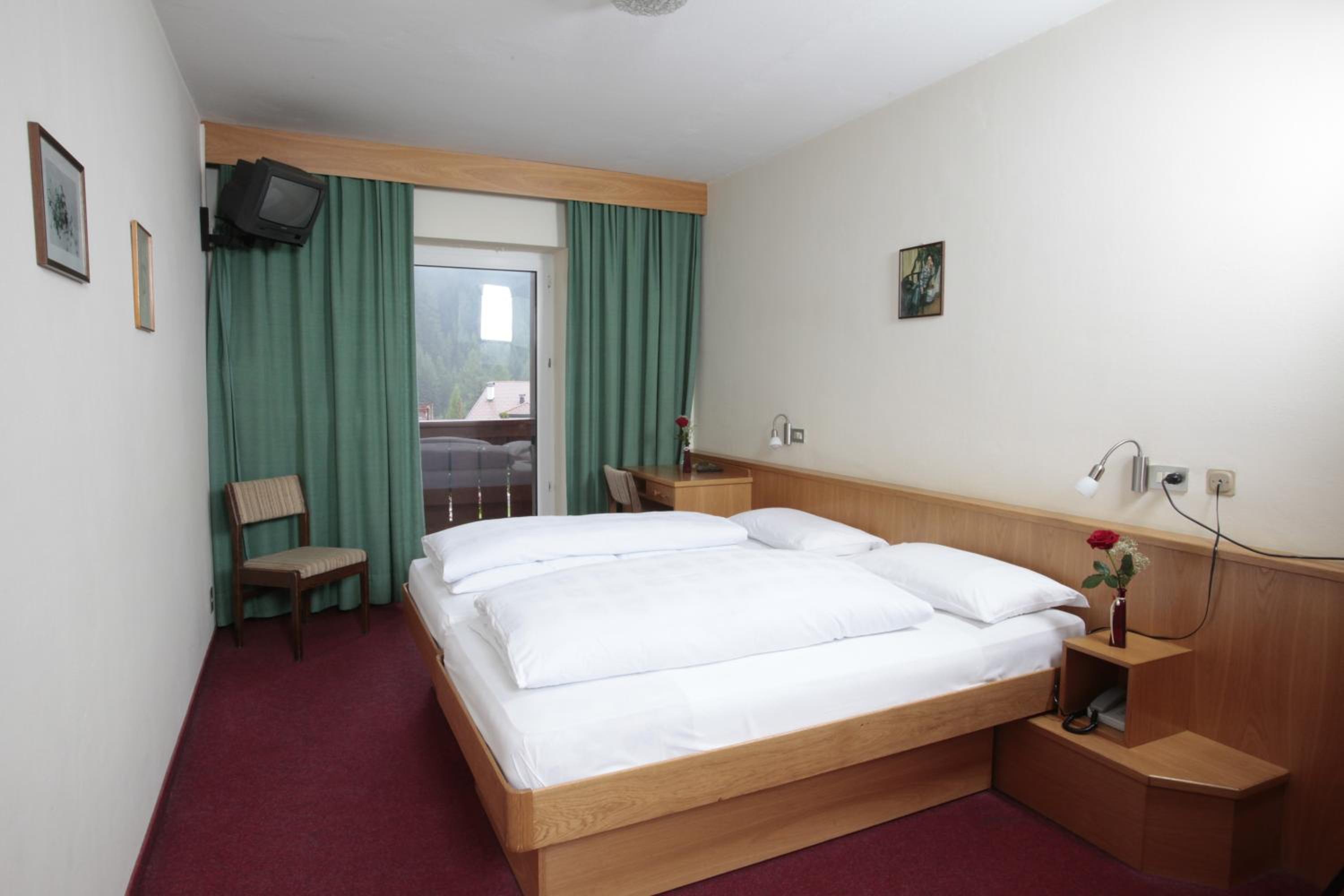 Double or Twin Room photo 3
