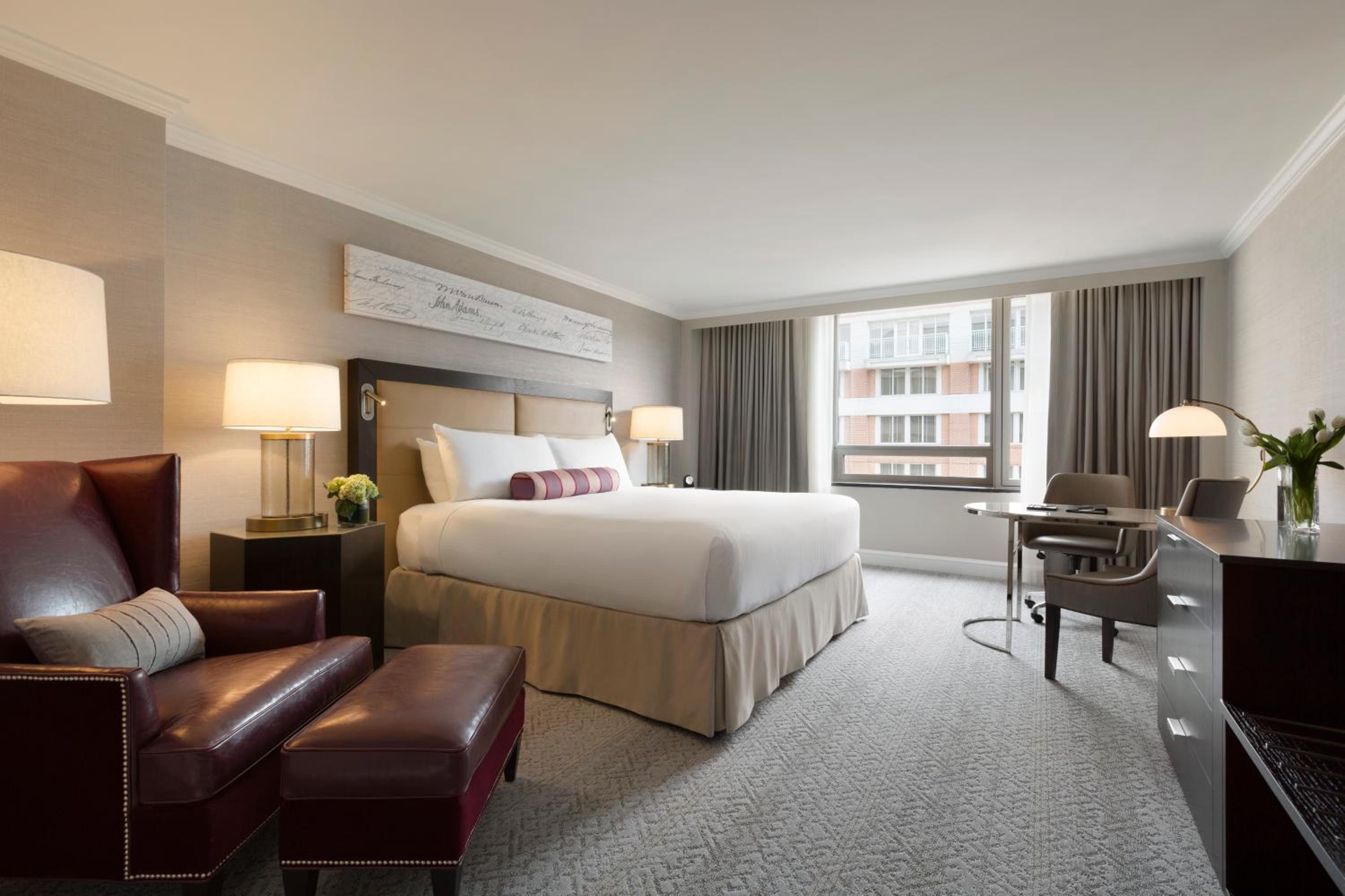 One-Bedroom Ambassador King Suite