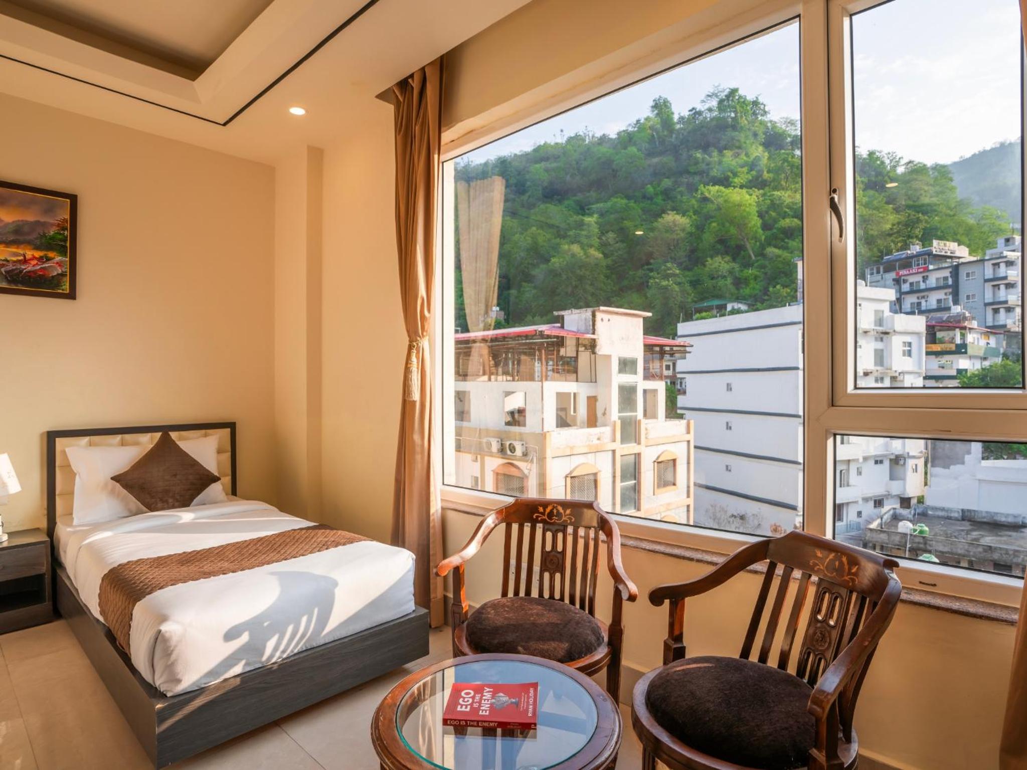 Deluxe Twin Room – B Wing