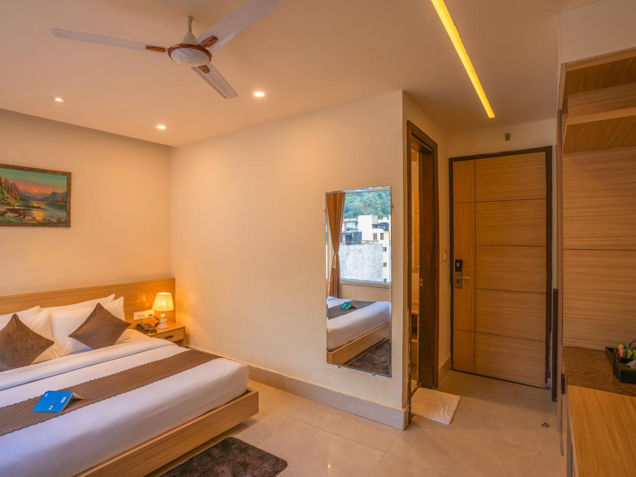 Deluxe Double Room – B Wing photo 3