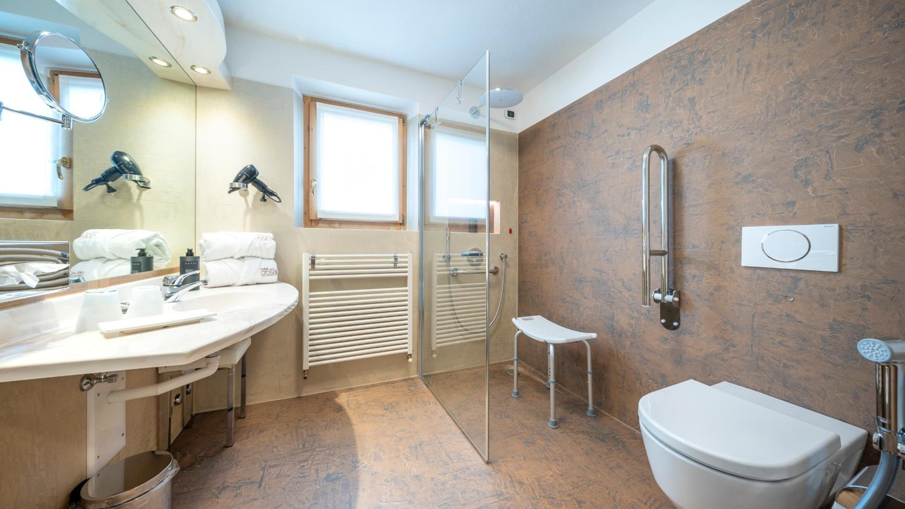 Double or Twin Room with Mountain View
