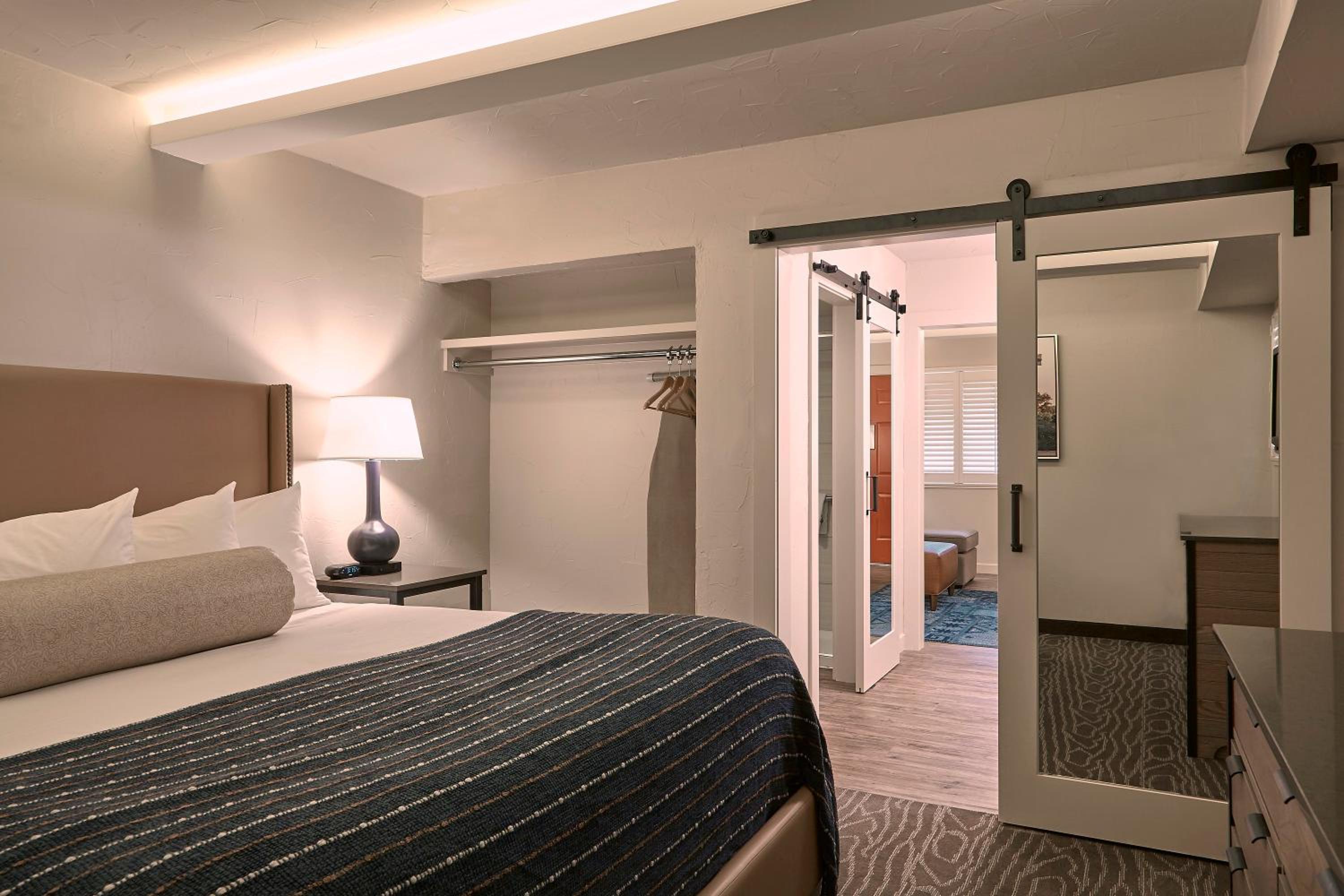 One-Bedroom King Suite