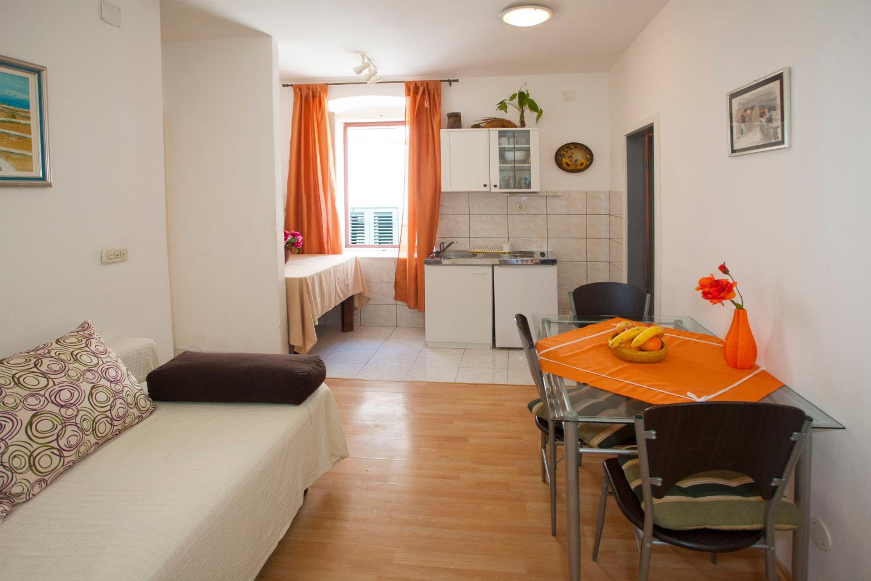 Comfort One-Bedroom Apartment - Photo 7