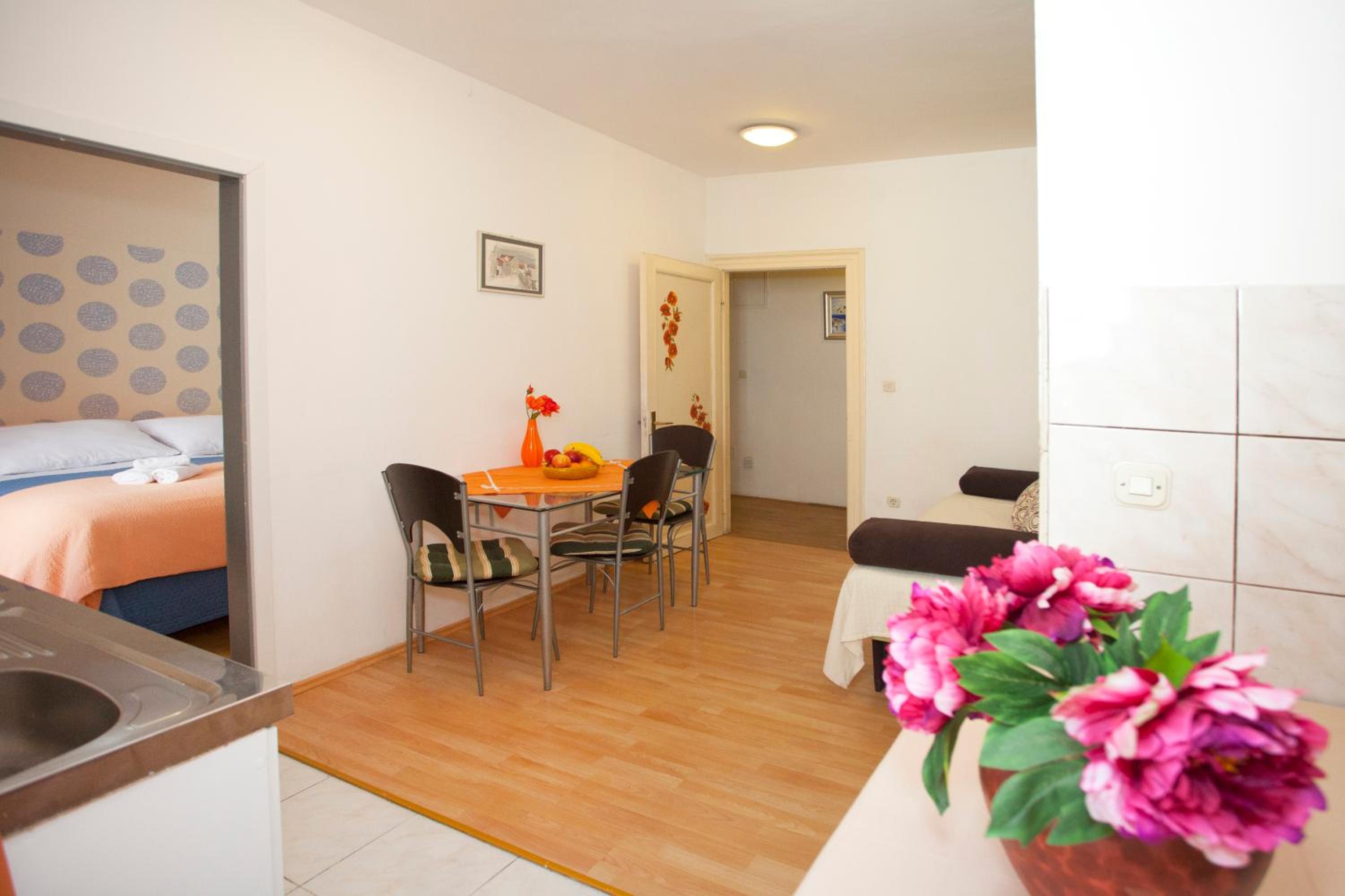 Comfort One-Bedroom Apartment - Photo 5