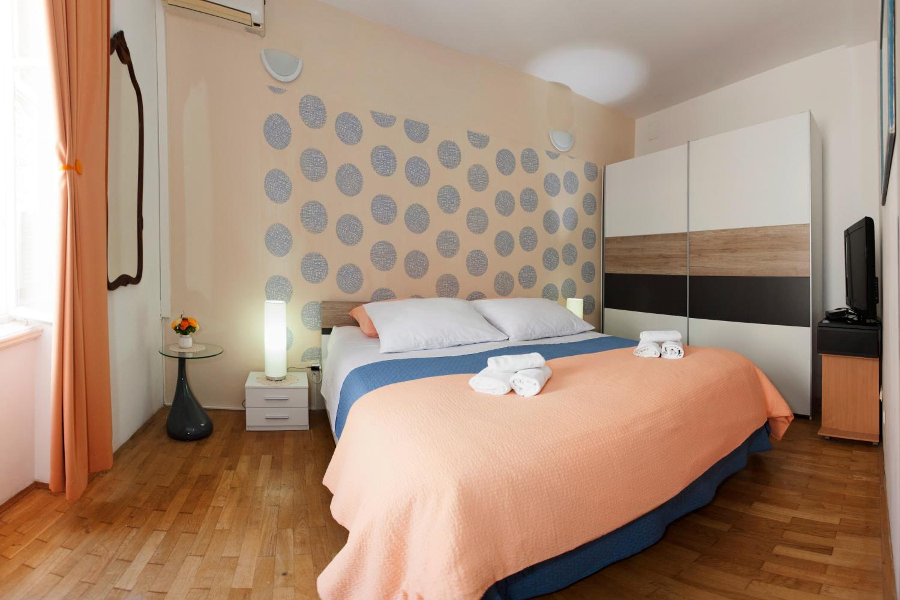 Comfort One-Bedroom Apartment - Photo 8