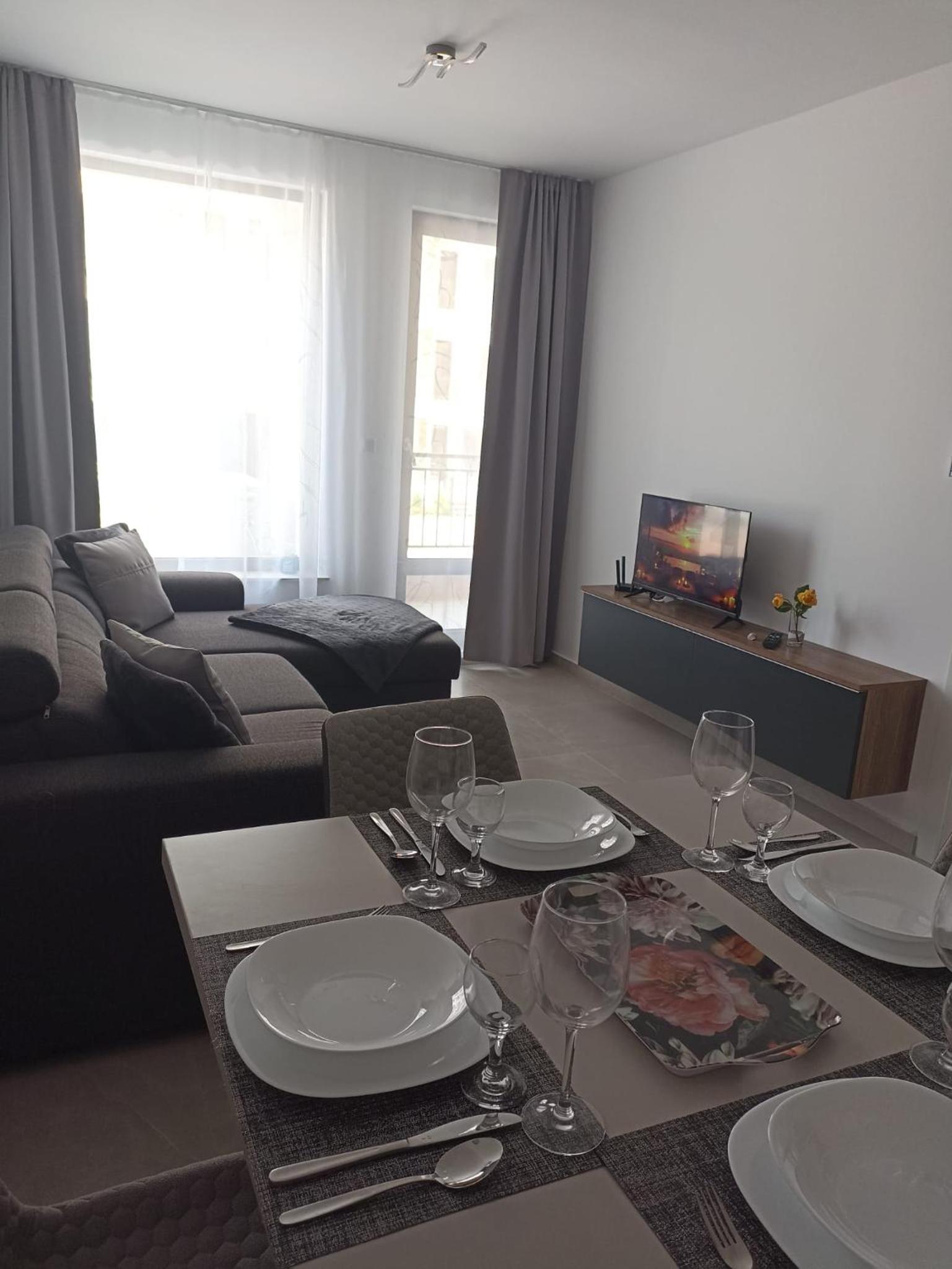 One-Bedroom Apartment with Balcony photo 1
