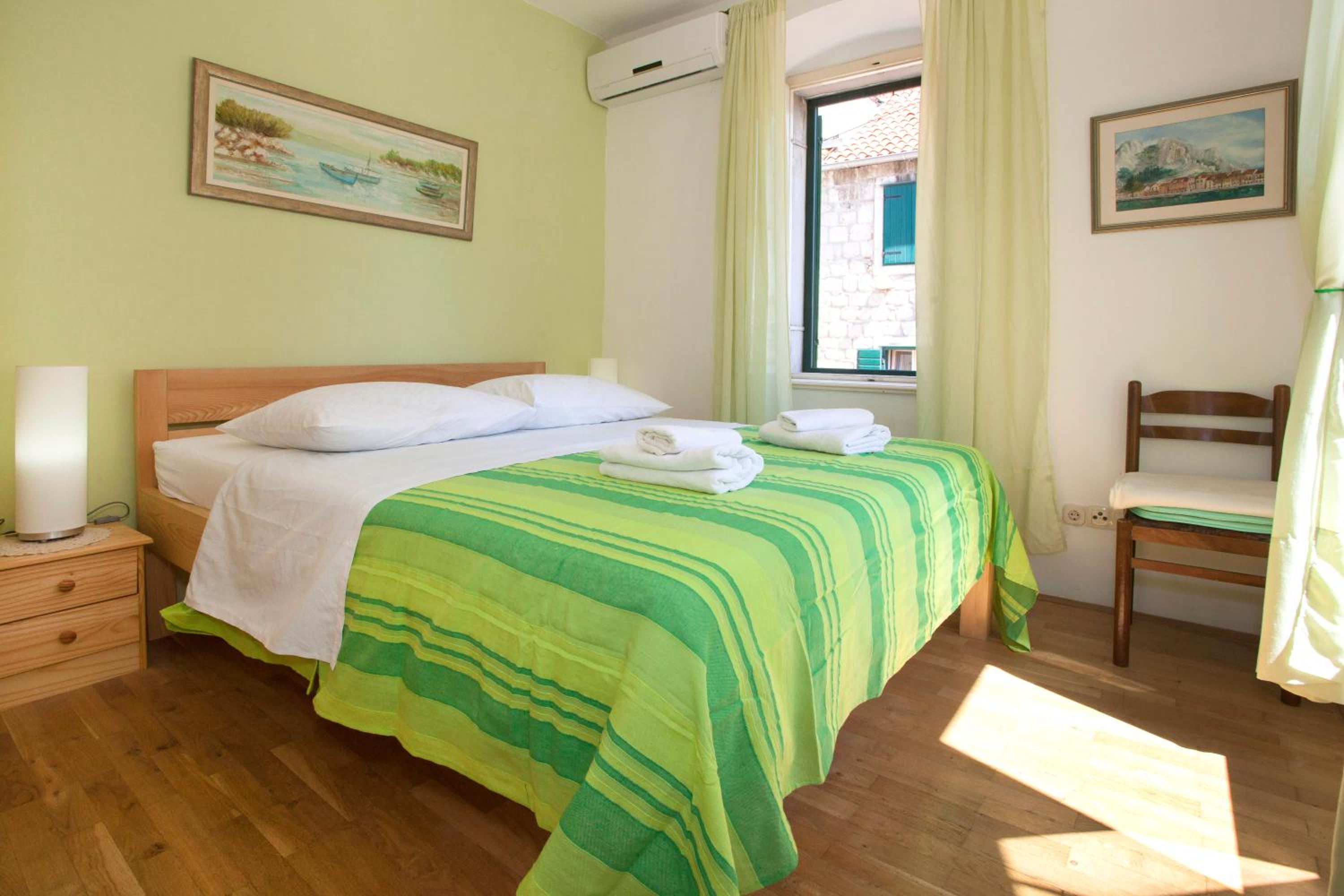 One-Bedroom Apartment - Photo 3